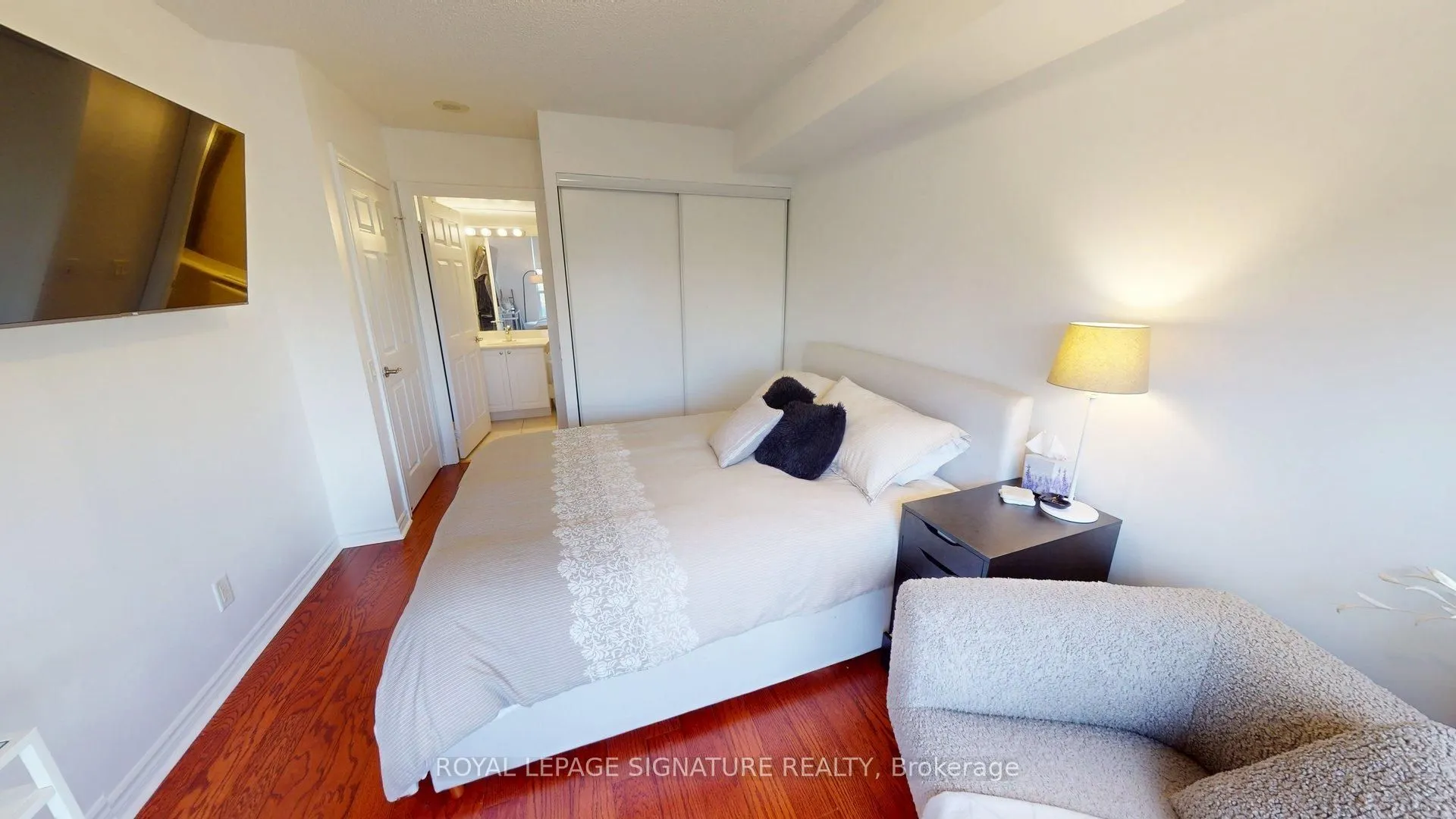 5229 Dundas Street W, #207