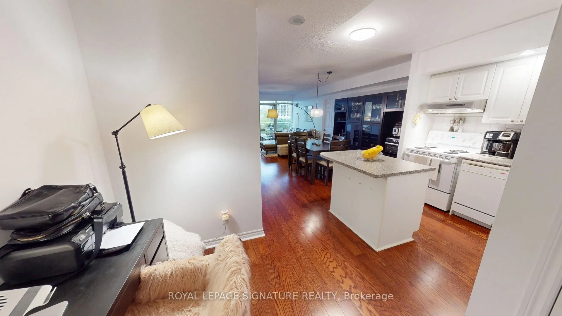 5229 Dundas Street W, #207