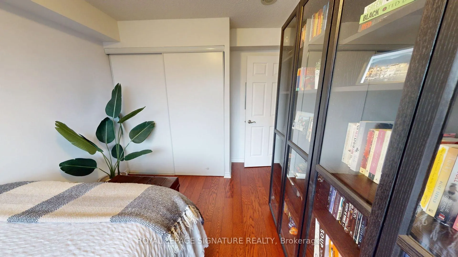 5229 Dundas Street W, #207