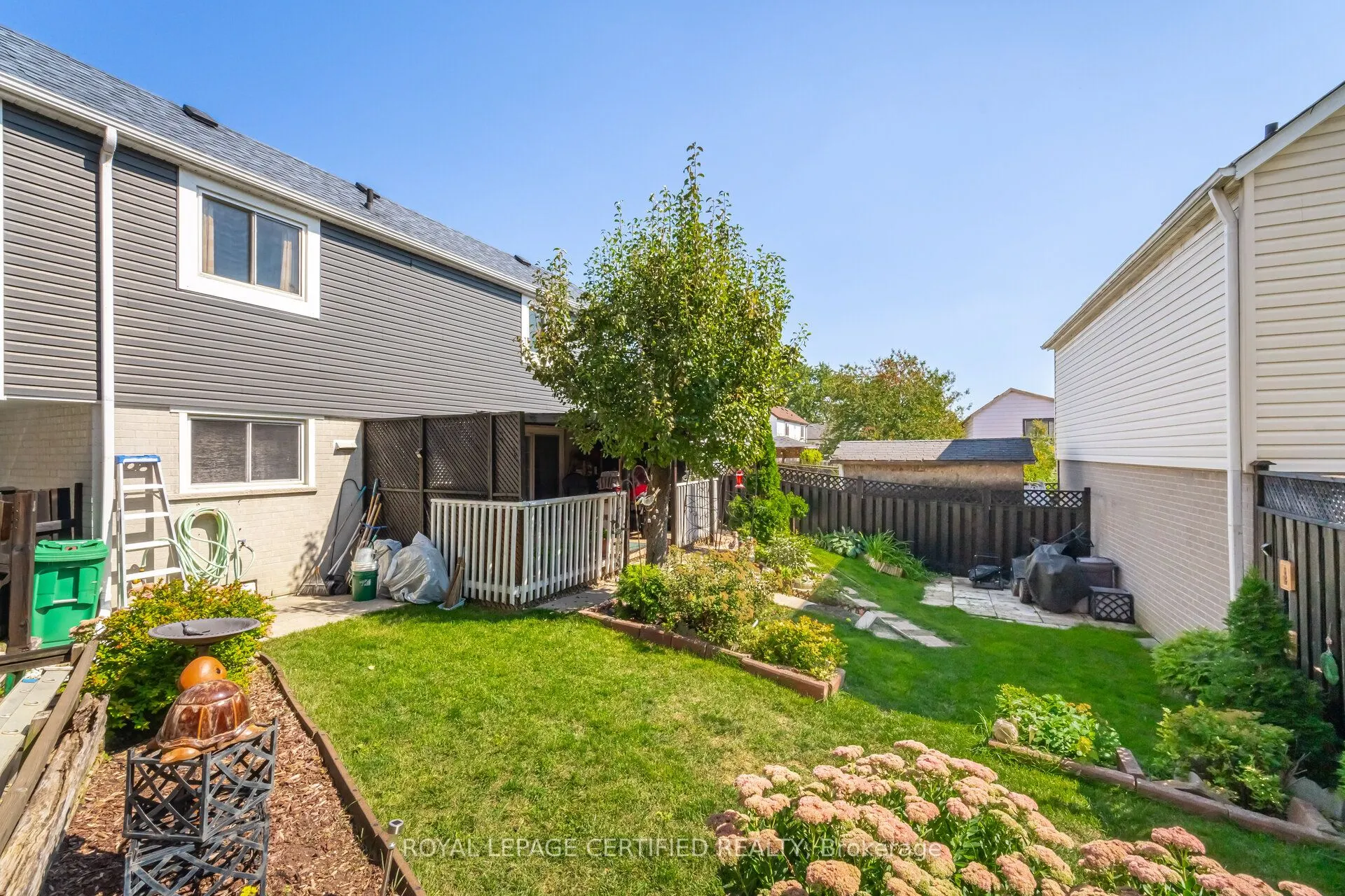 13 Hilldowntree Trail