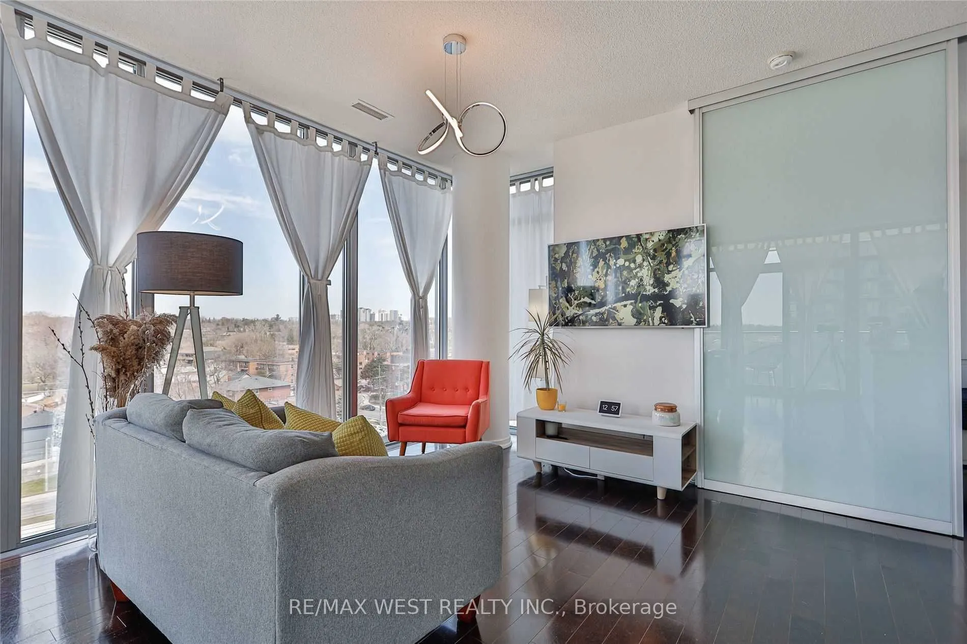 103 The Queensway, #813