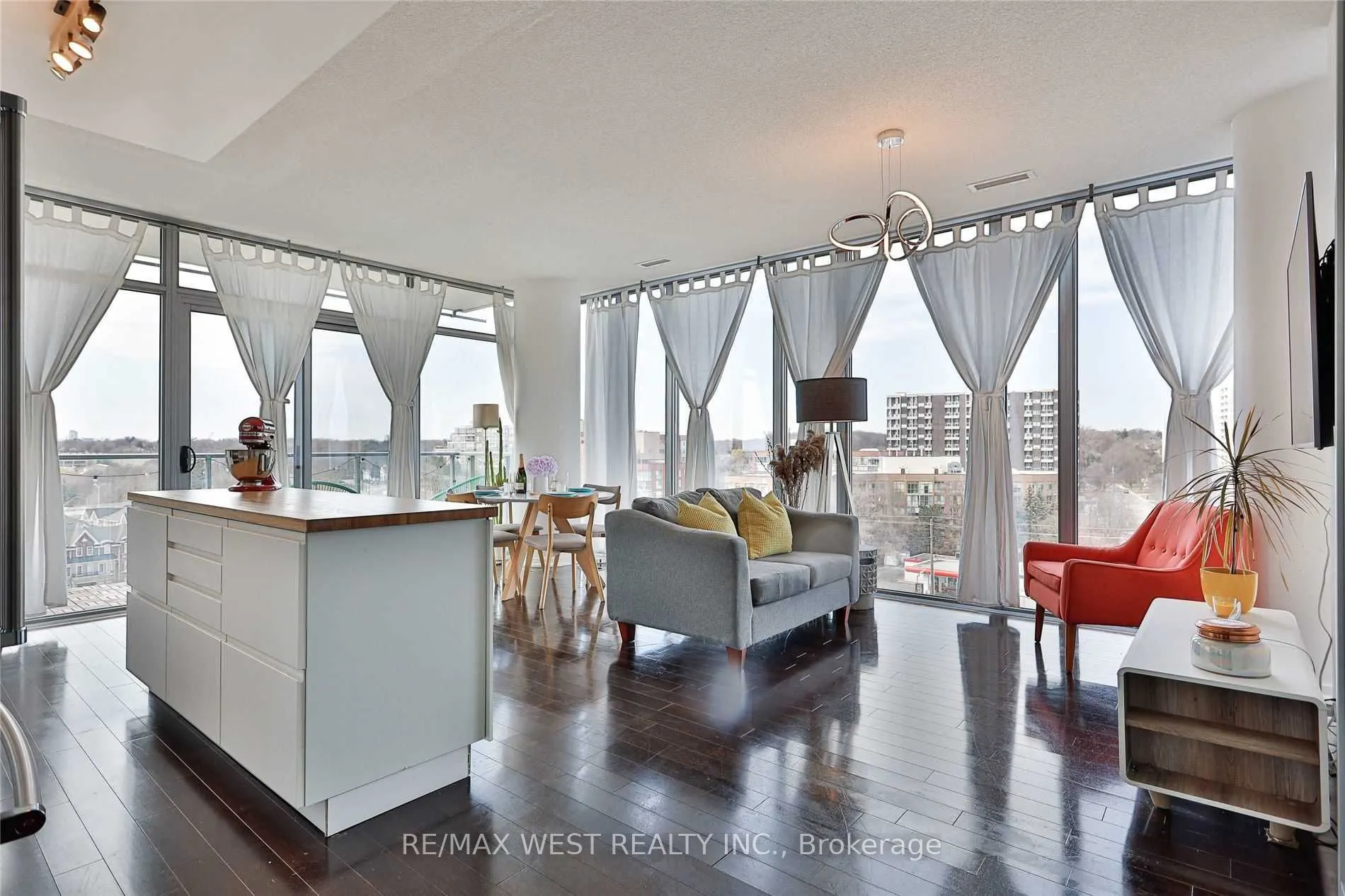 103 The Queensway, #813