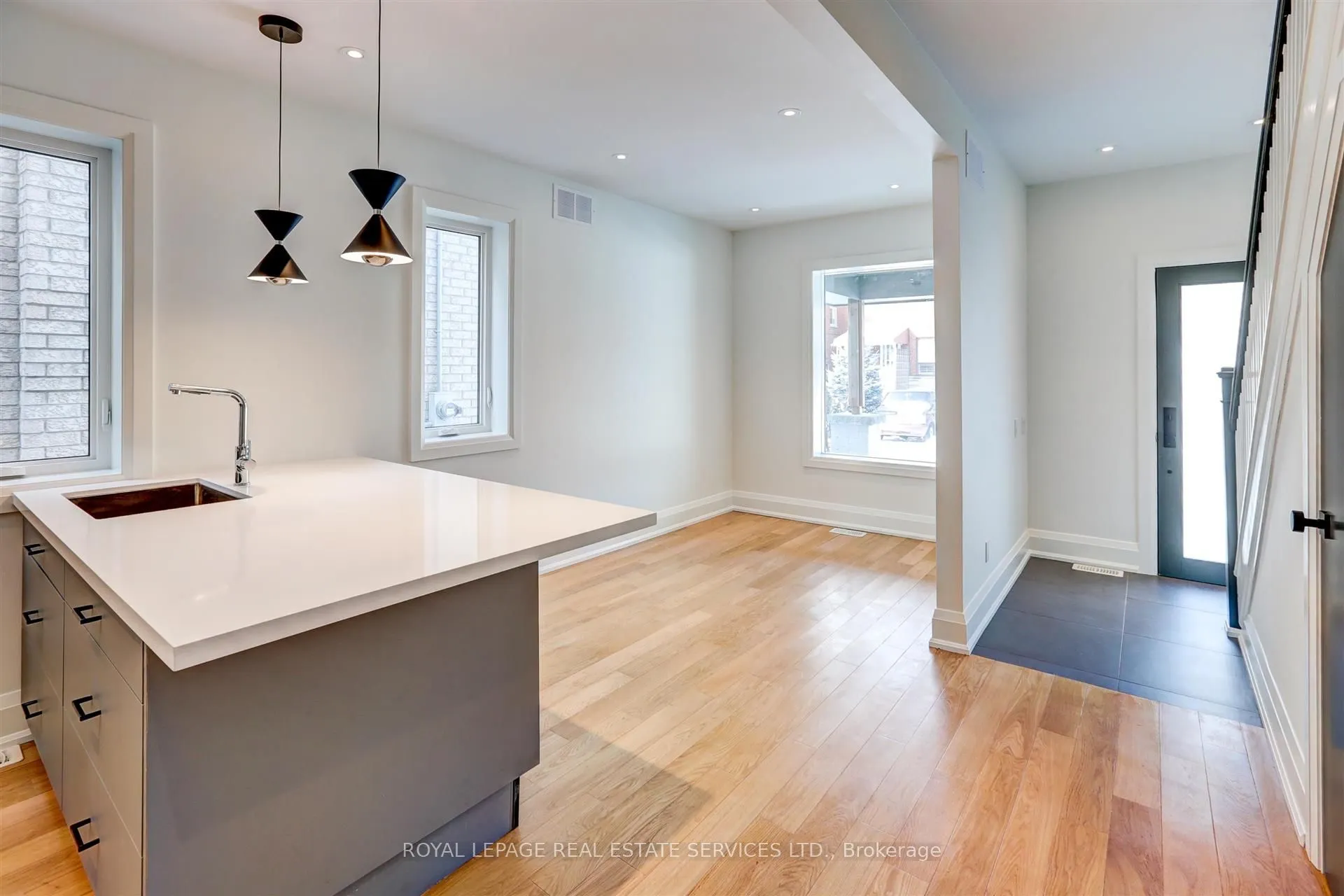 25 Boler Street, #front/main