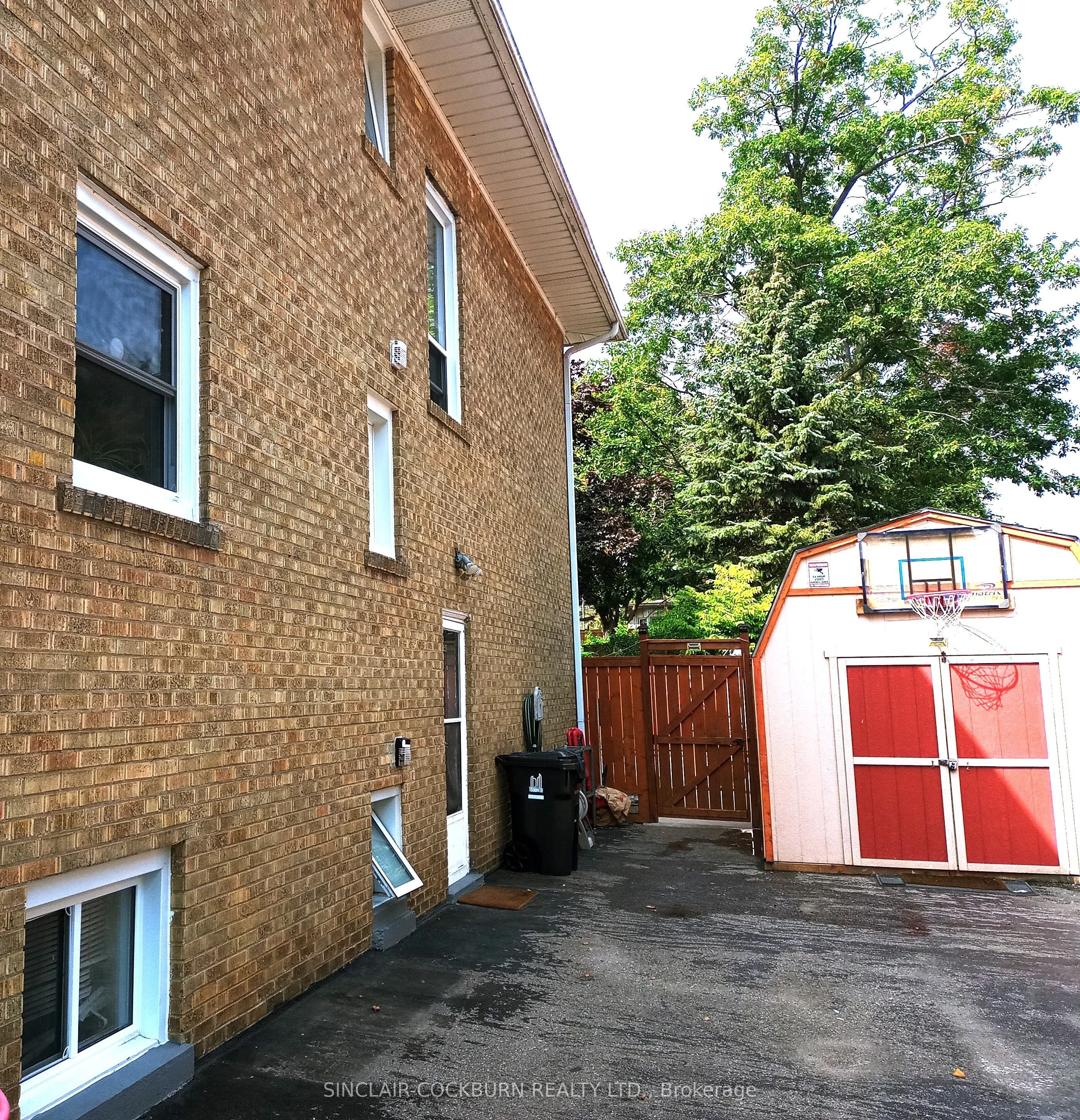 18 Muskoka Avenue