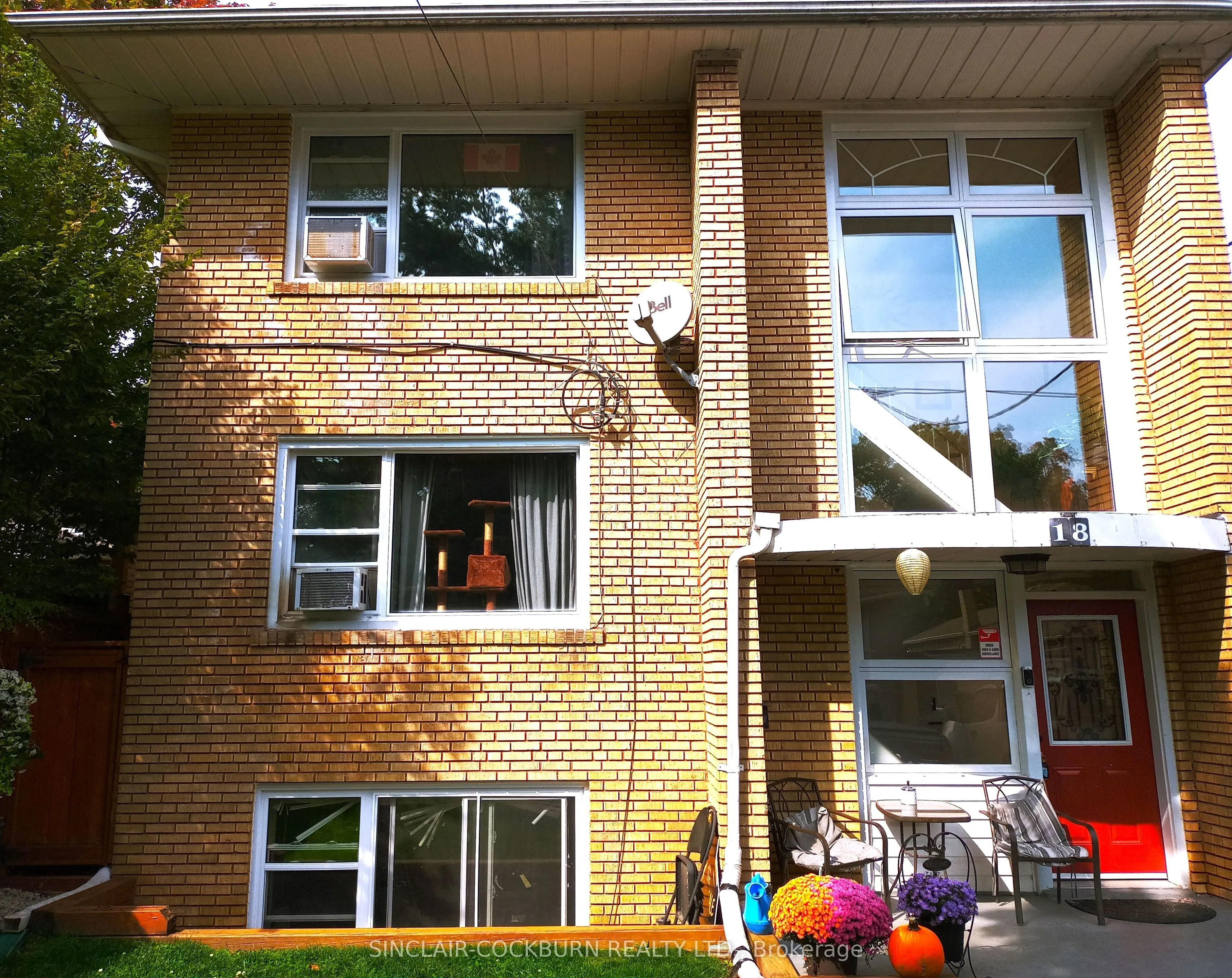 18 Muskoka Avenue