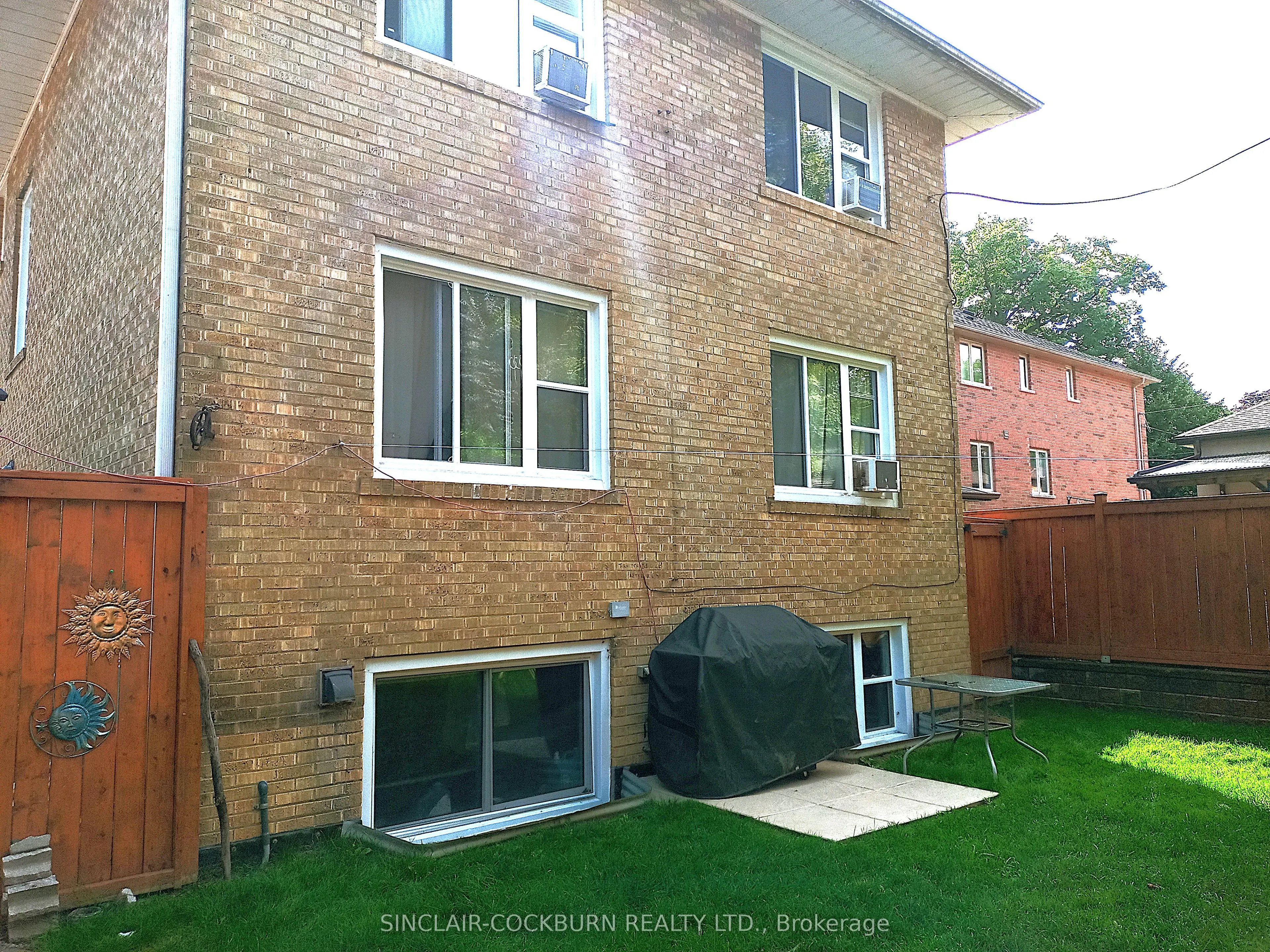 18 Muskoka Avenue