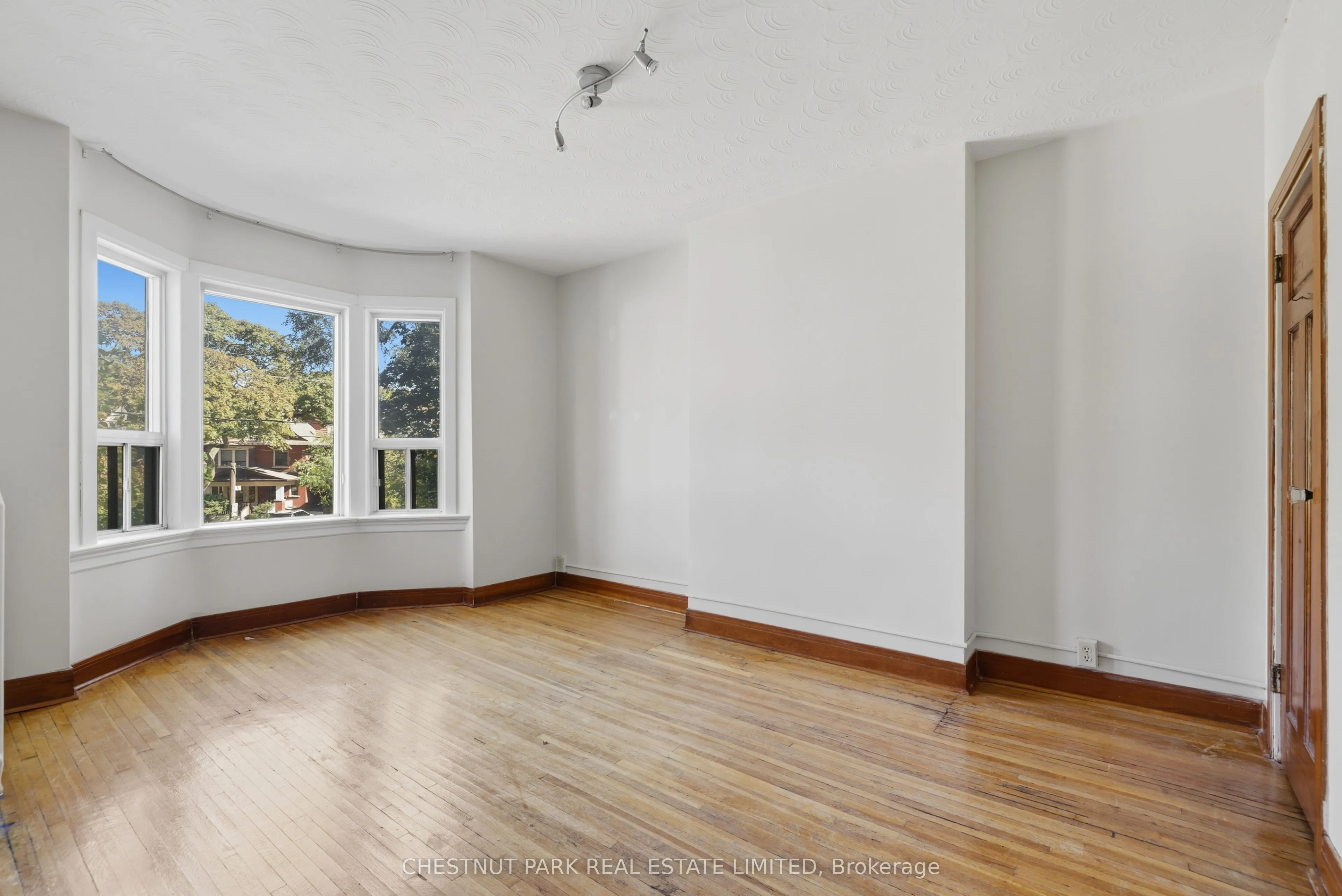 6 Highview Crescent
