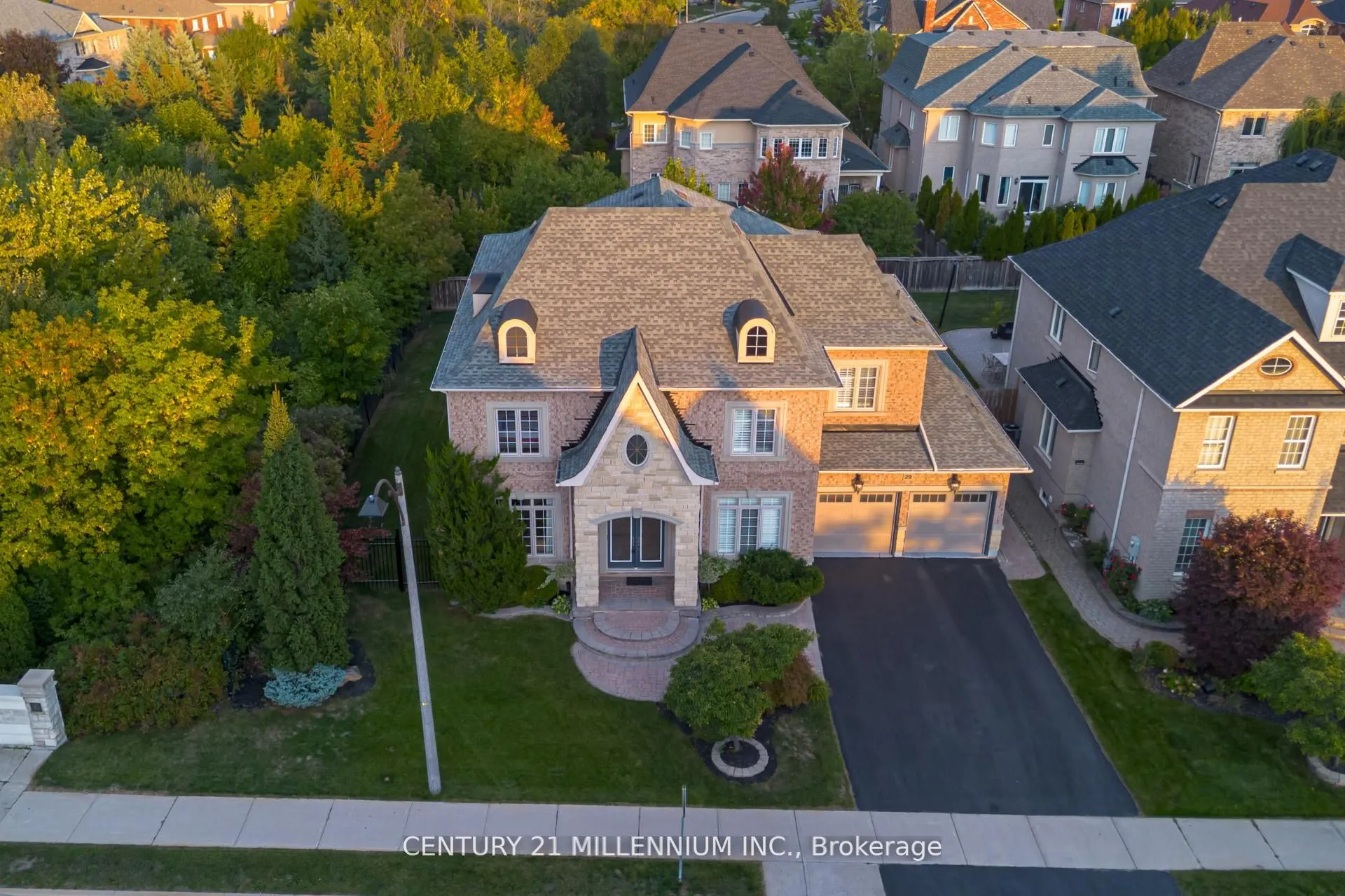 29 EIffel Boulevard