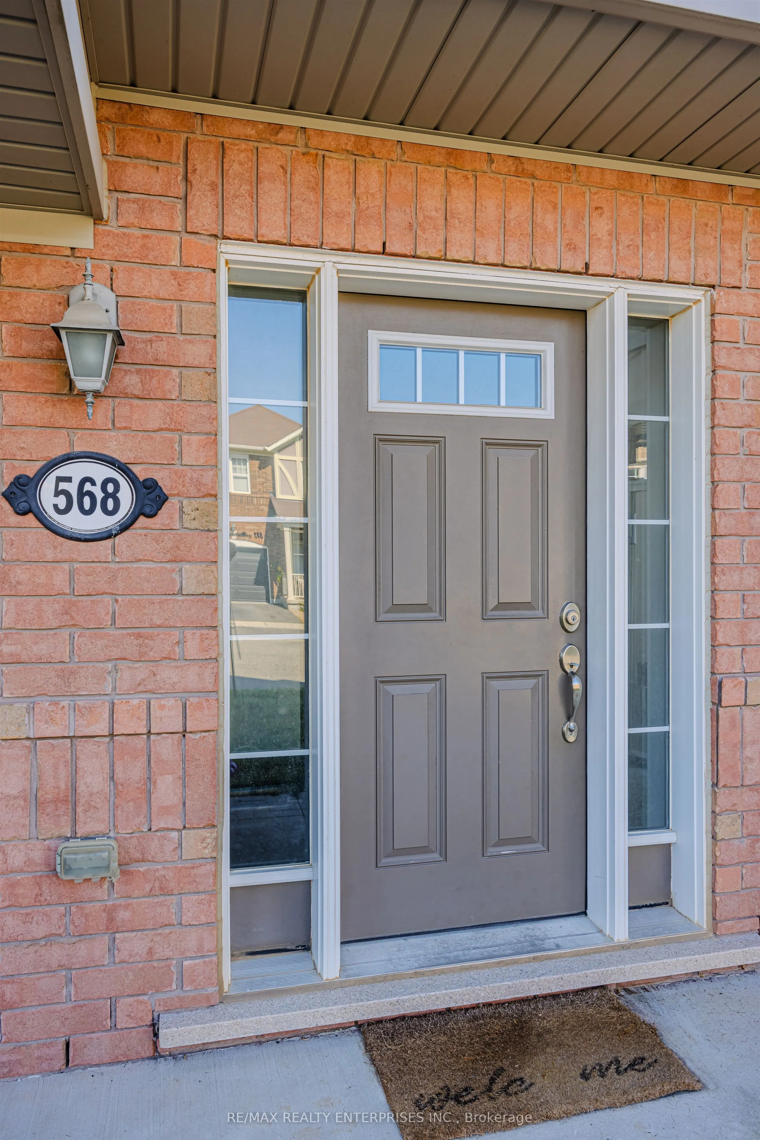 568 Attenborough Terrace