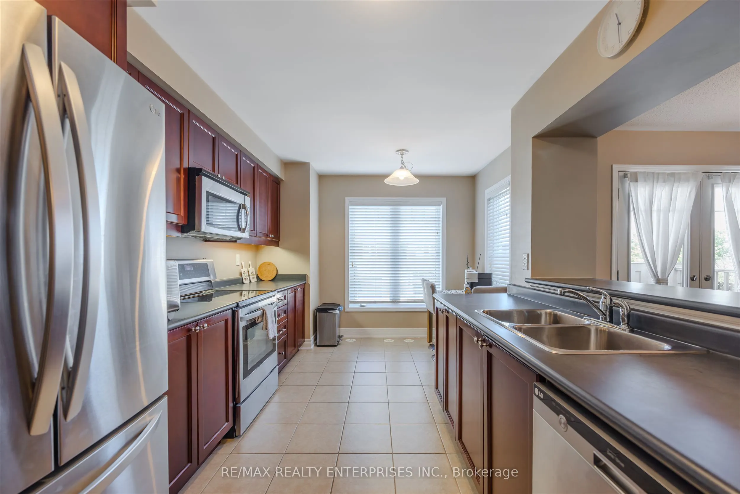 568 Attenborough Terrace