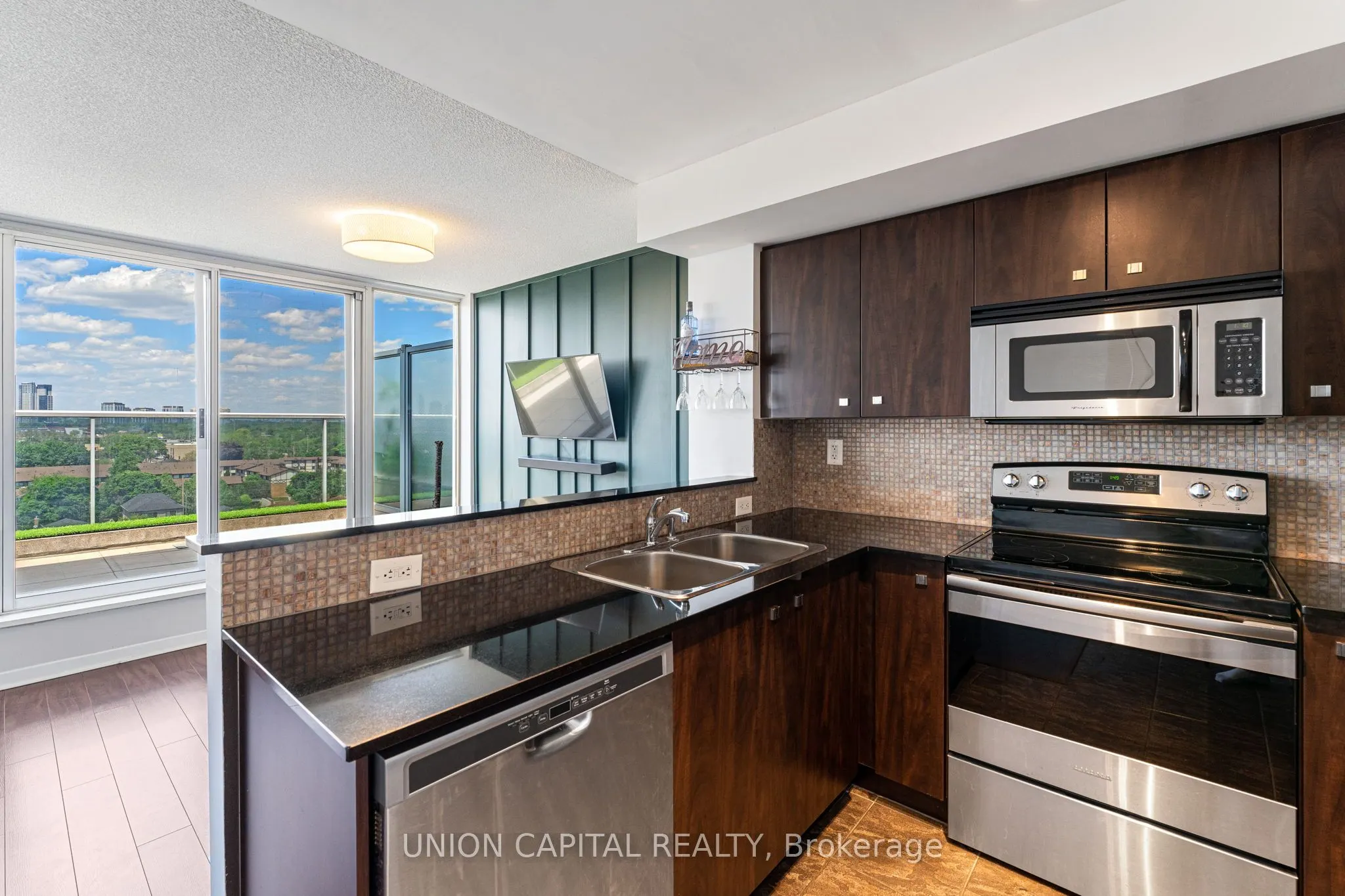 1040 The Queensway, #PH903