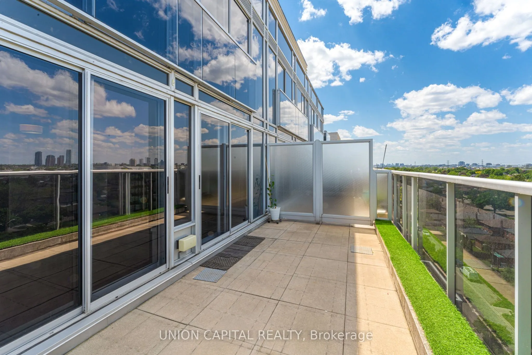 1040 The Queensway, #PH903