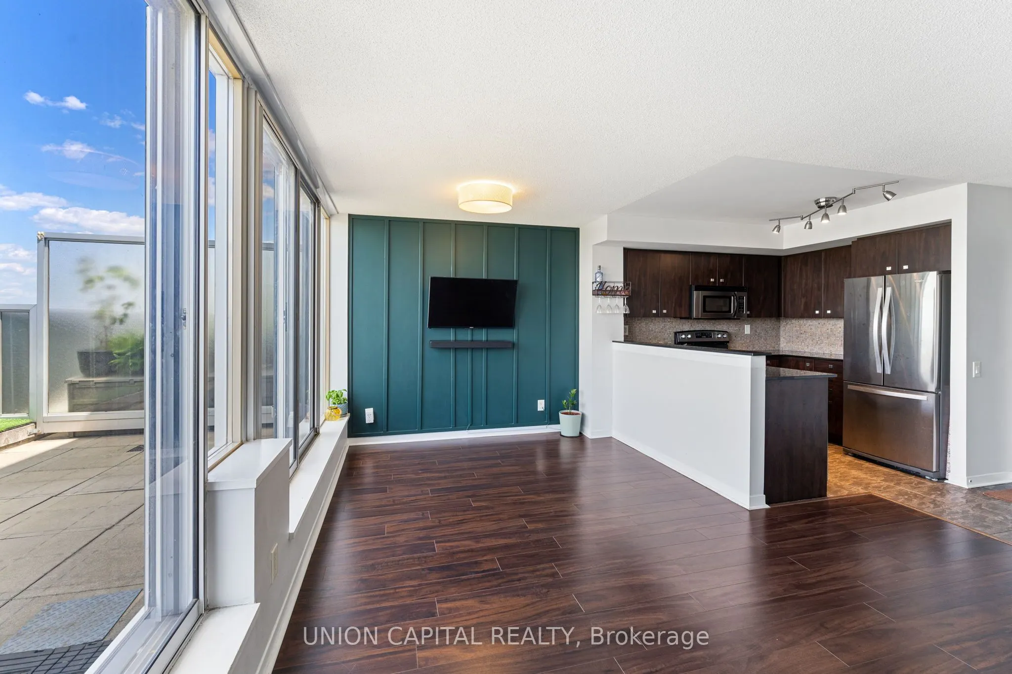 1040 The Queensway, #PH903