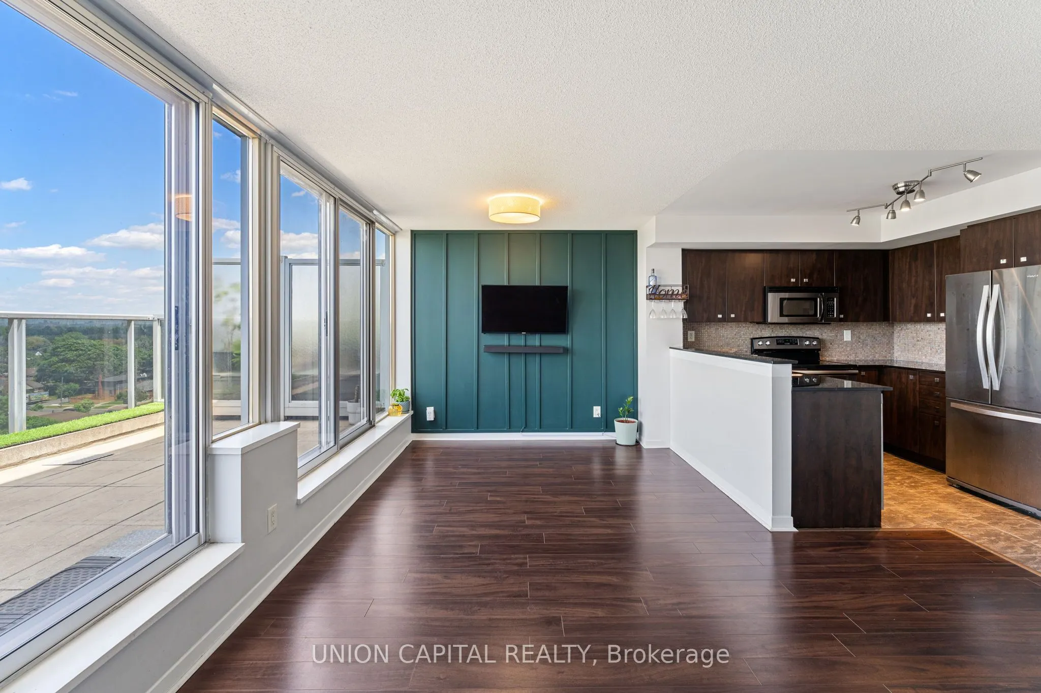 1040 The Queensway, #PH903