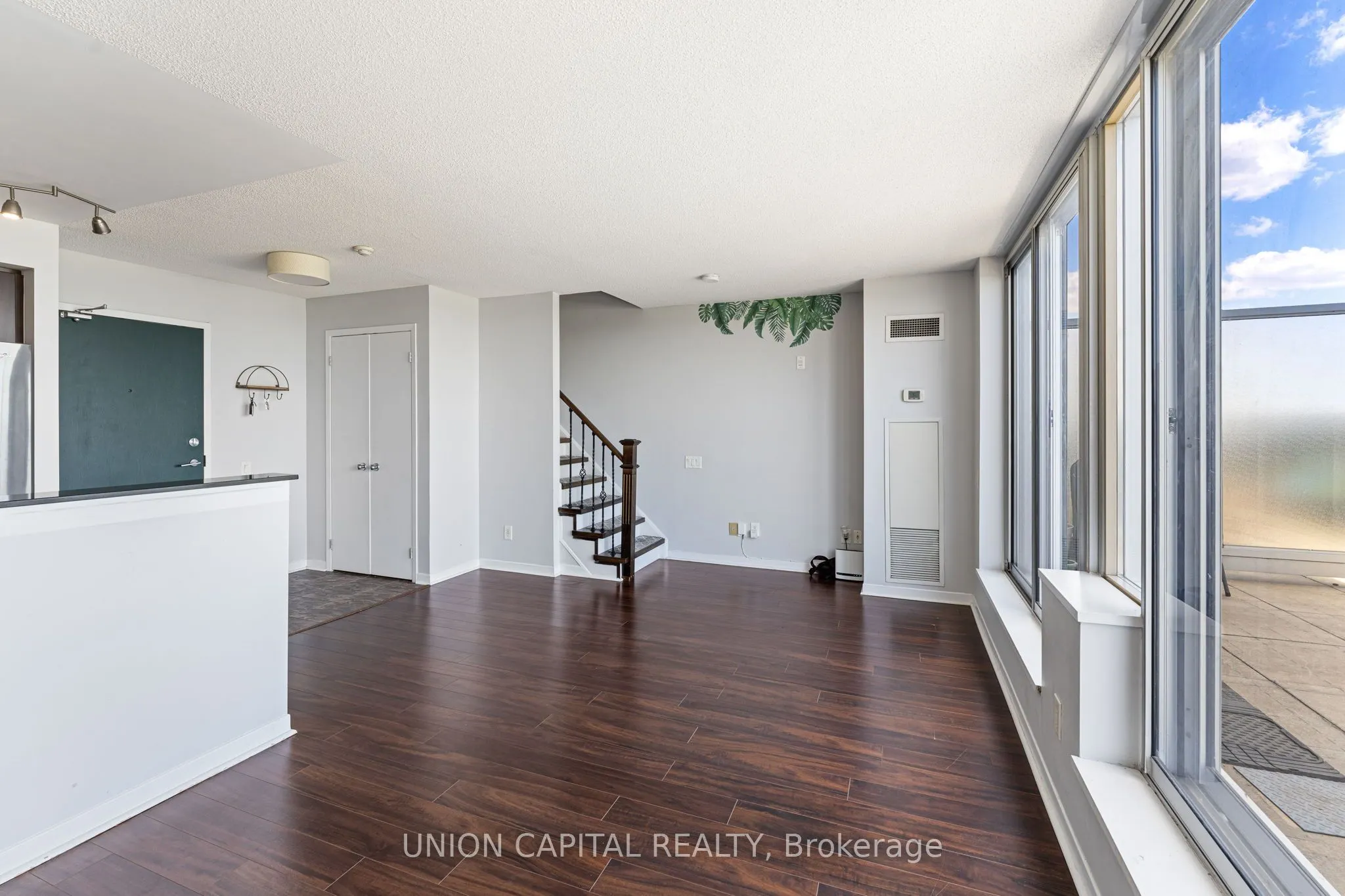 1040 The Queensway, #PH903