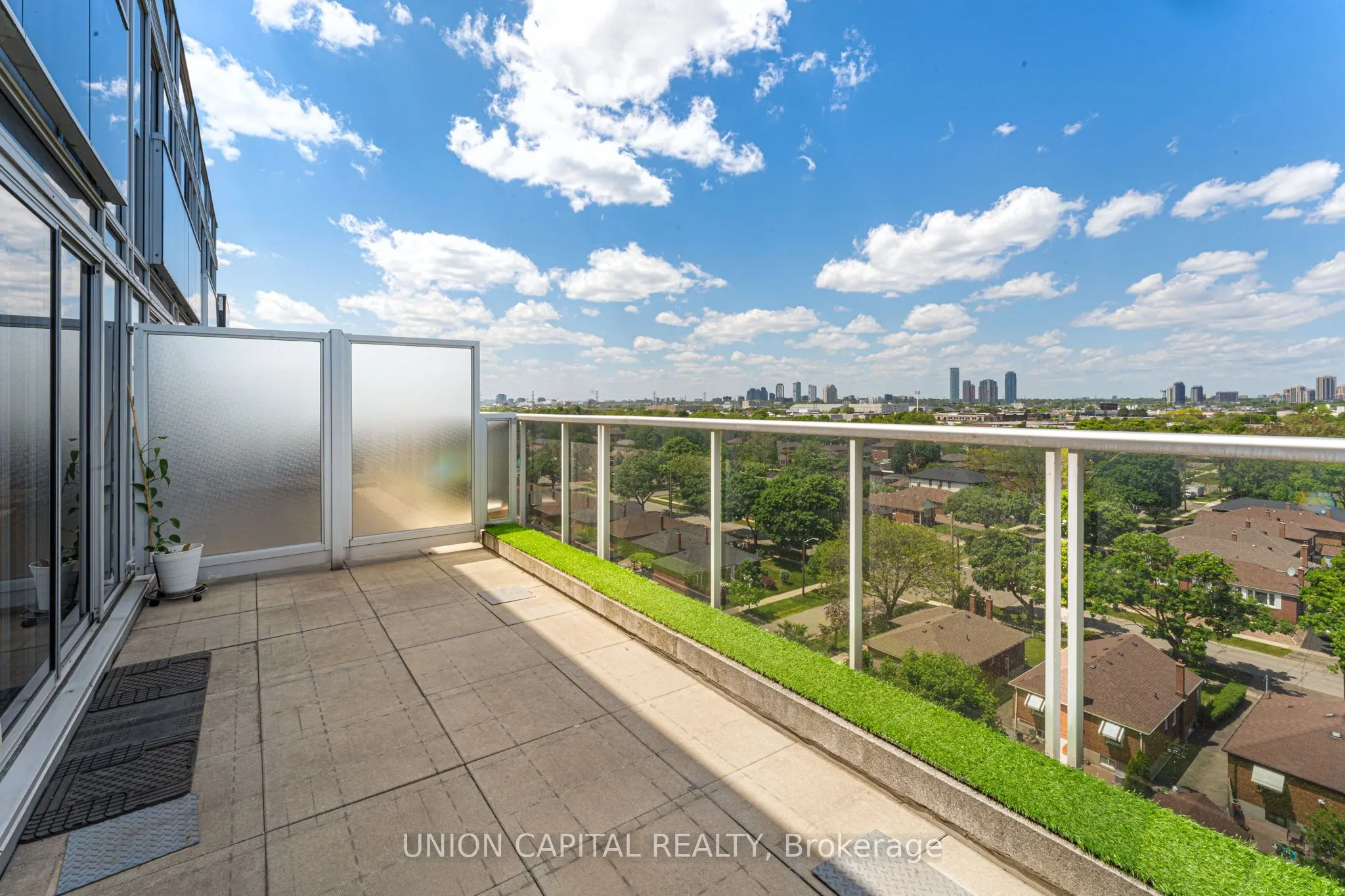 1040 The Queensway, #PH903