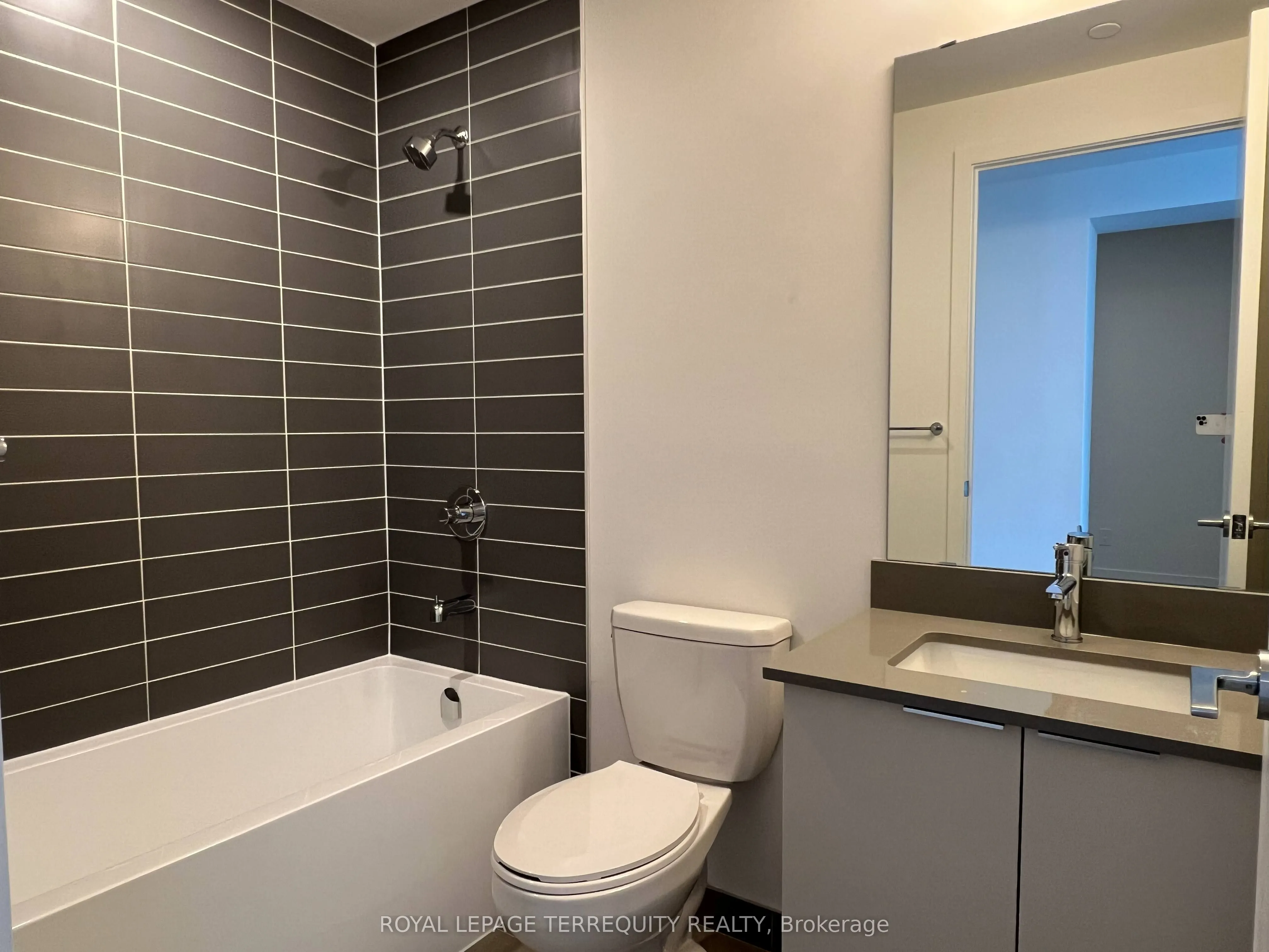 3079 Trafalgar Road, #1809