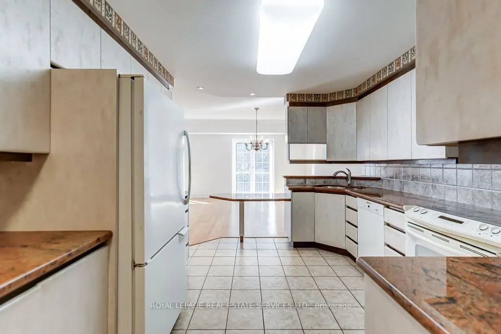 30 Anglesey Boulevard, #101