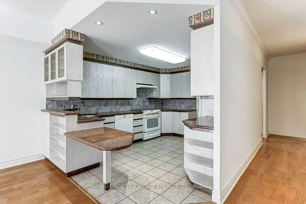 30 Anglesey Boulevard, #101