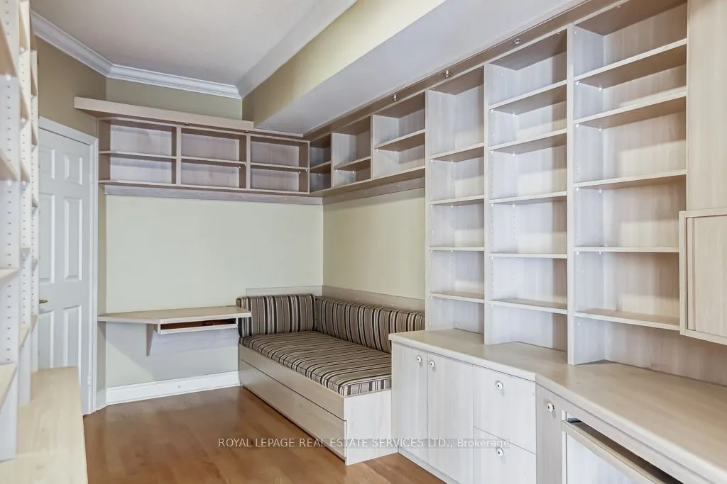 30 Anglesey Boulevard, #101