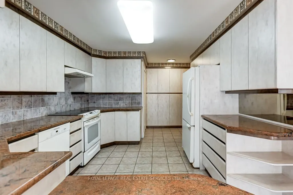 30 Anglesey Boulevard, #101