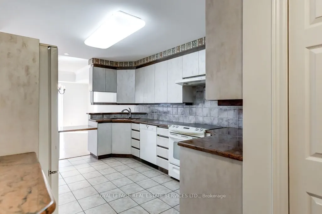 30 Anglesey Boulevard, #101