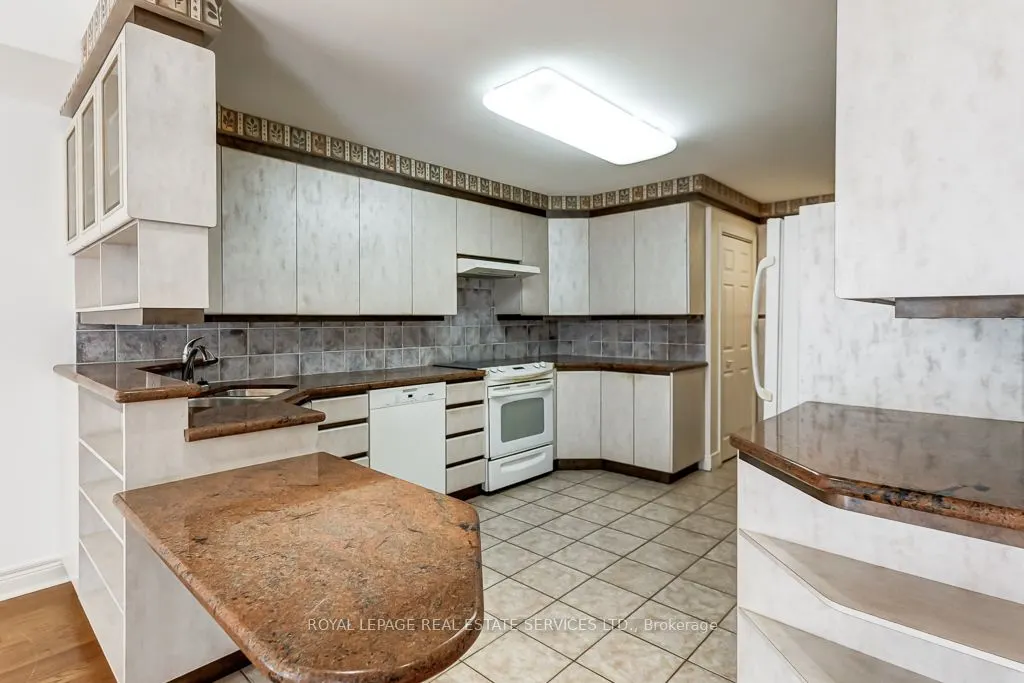 30 Anglesey Boulevard, #101