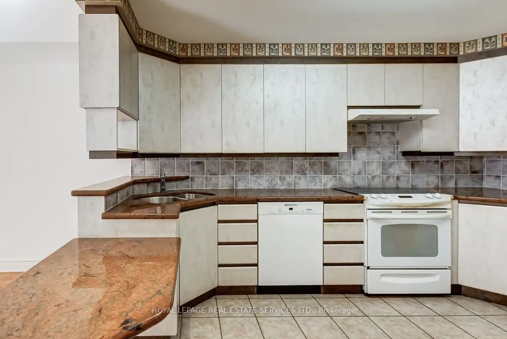 30 Anglesey Boulevard, #101