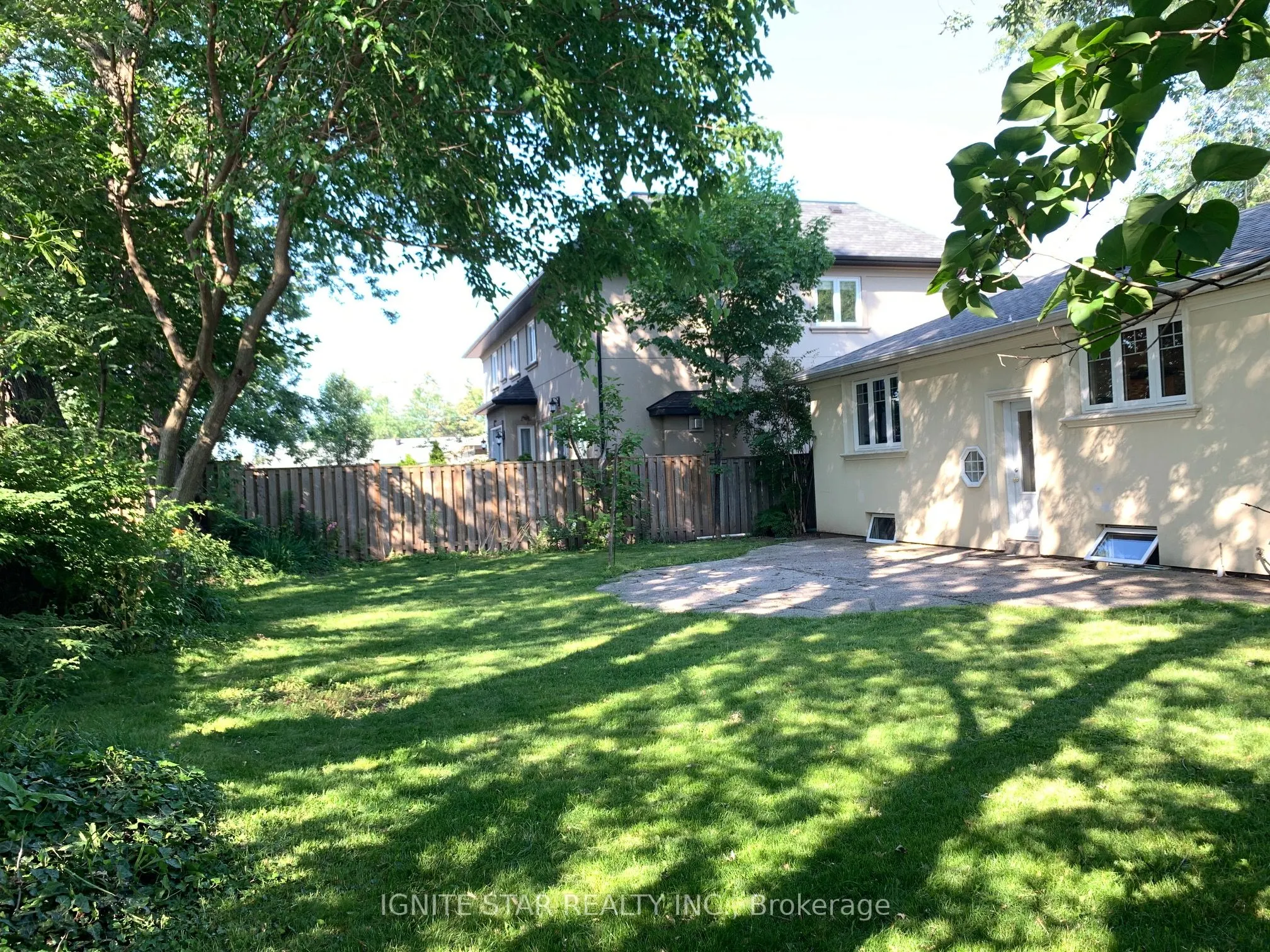 493 Pineland Avenue