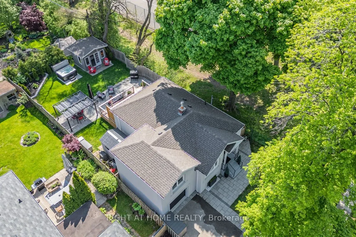 205 Prince Edward Drive S