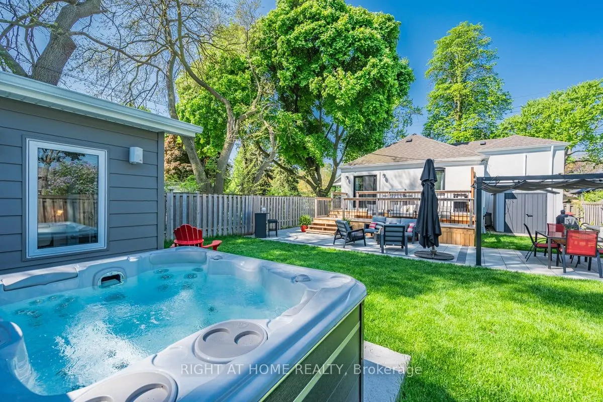 205 Prince Edward Drive S