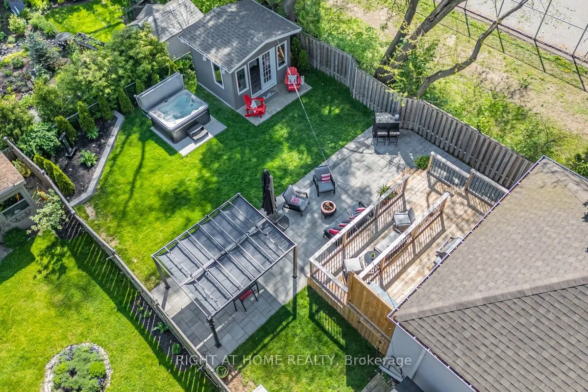 205 Prince Edward Drive S
