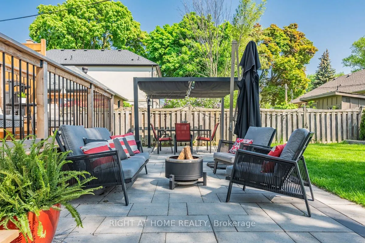 205 Prince Edward Drive S