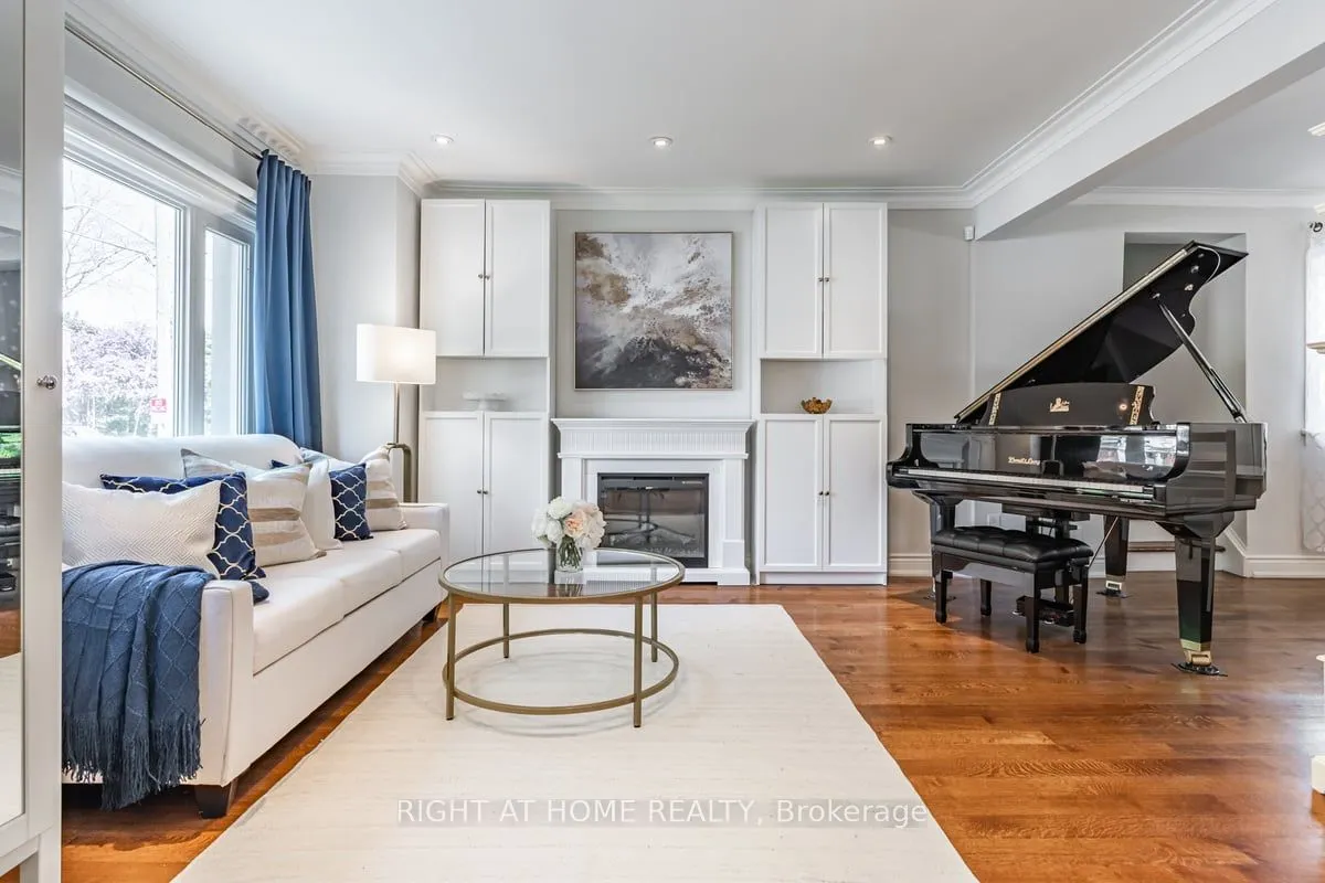 205 Prince Edward Drive S