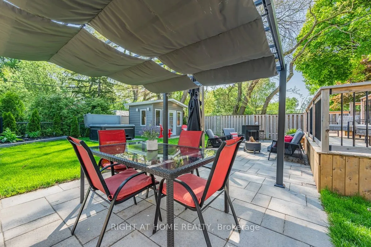 205 Prince Edward Drive S