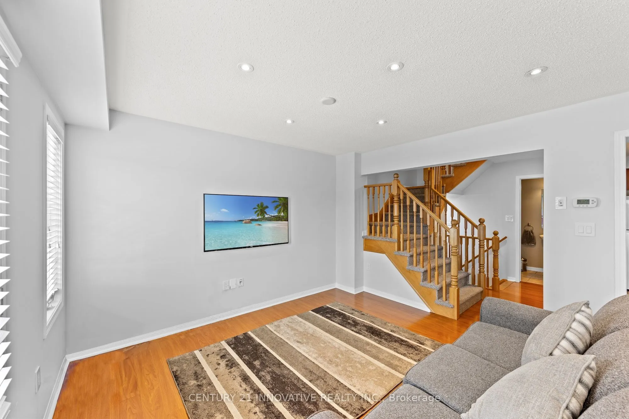 915 Hasselfeldt Heights