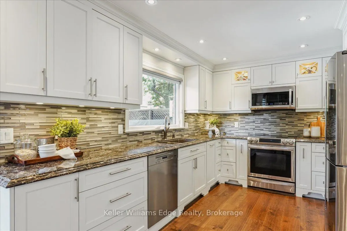 1121 Manor Road