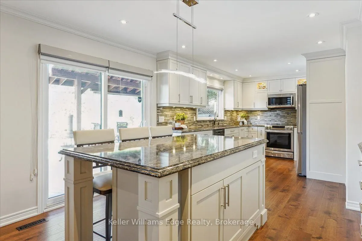 1121 Manor Road