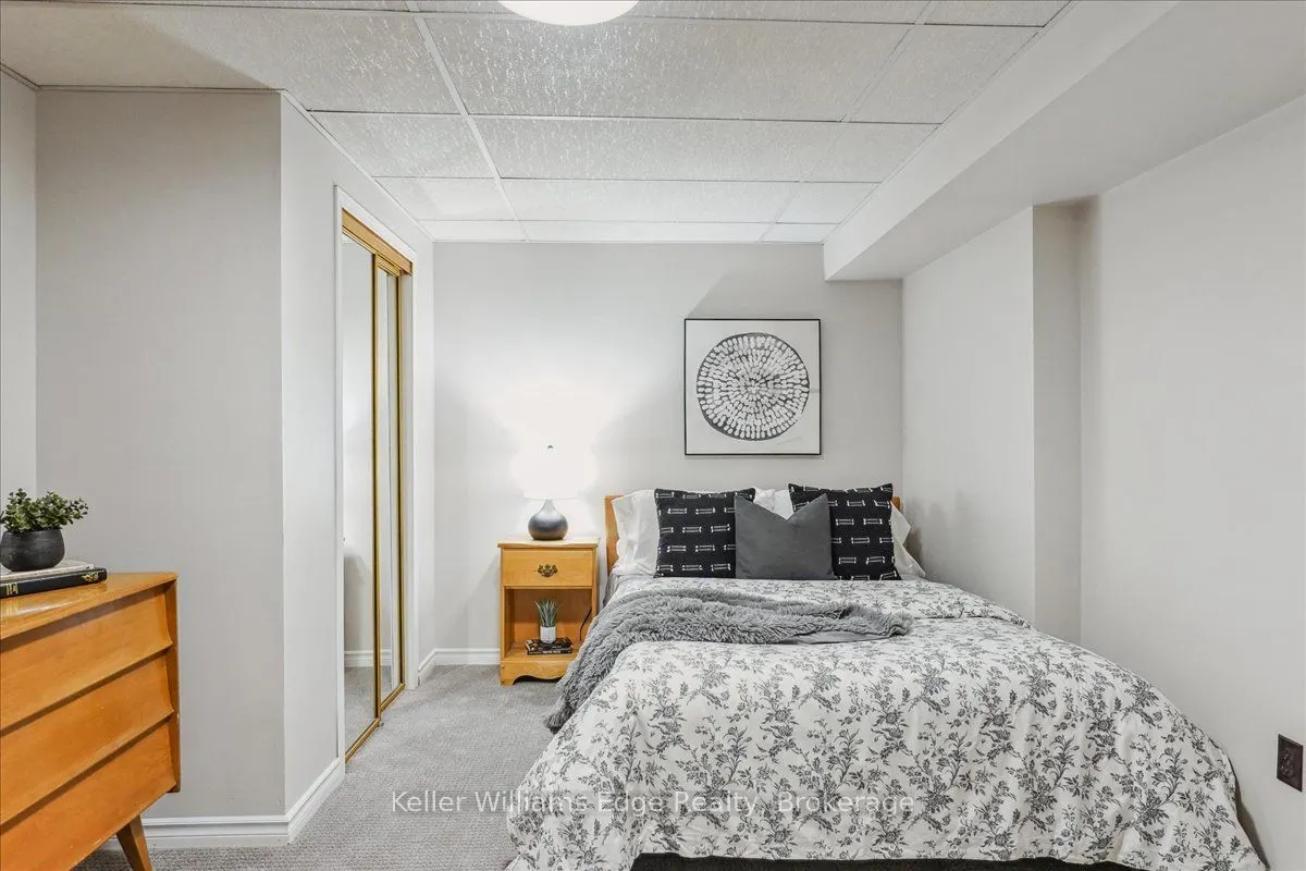 1121 Manor Road