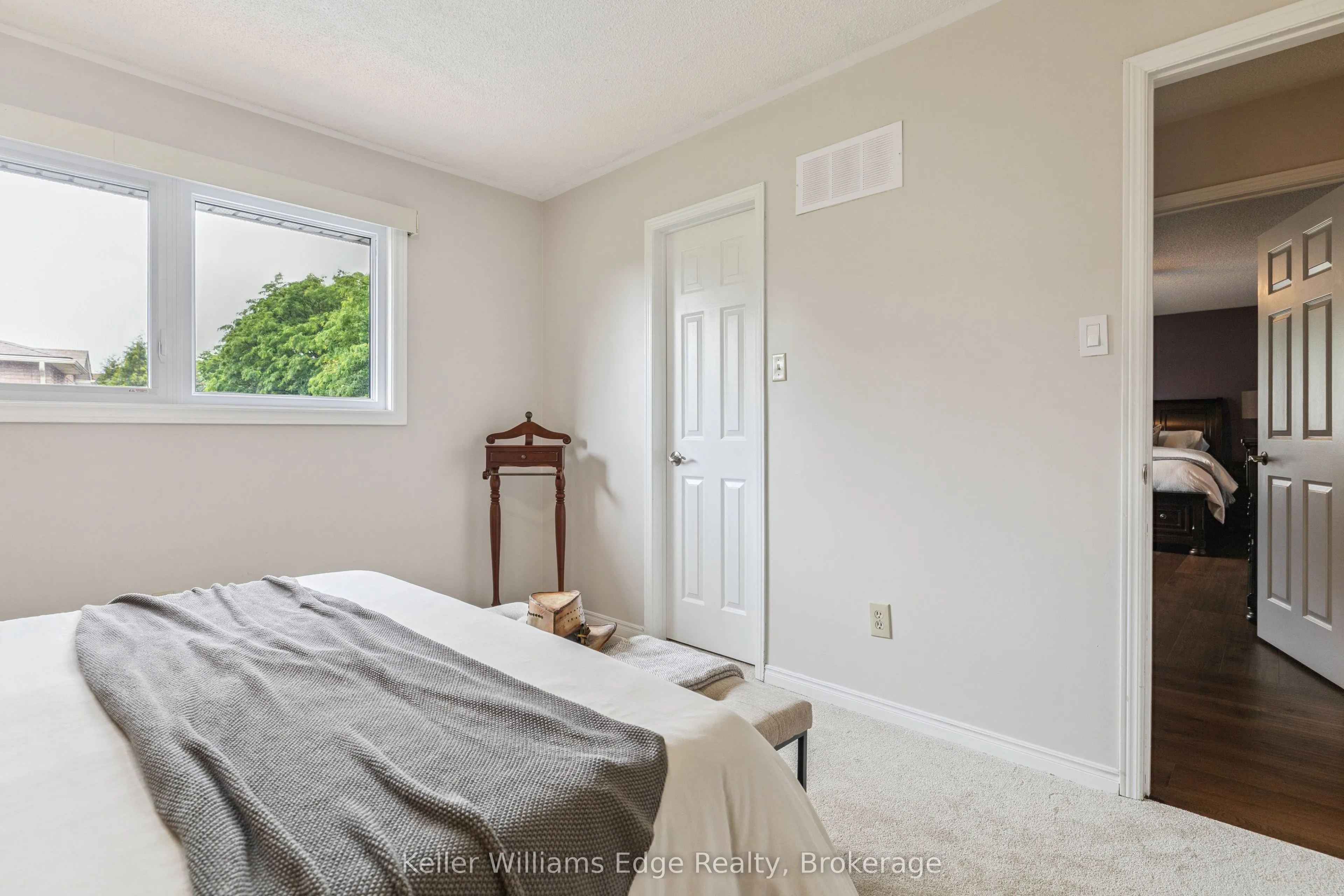 1121 Manor Road