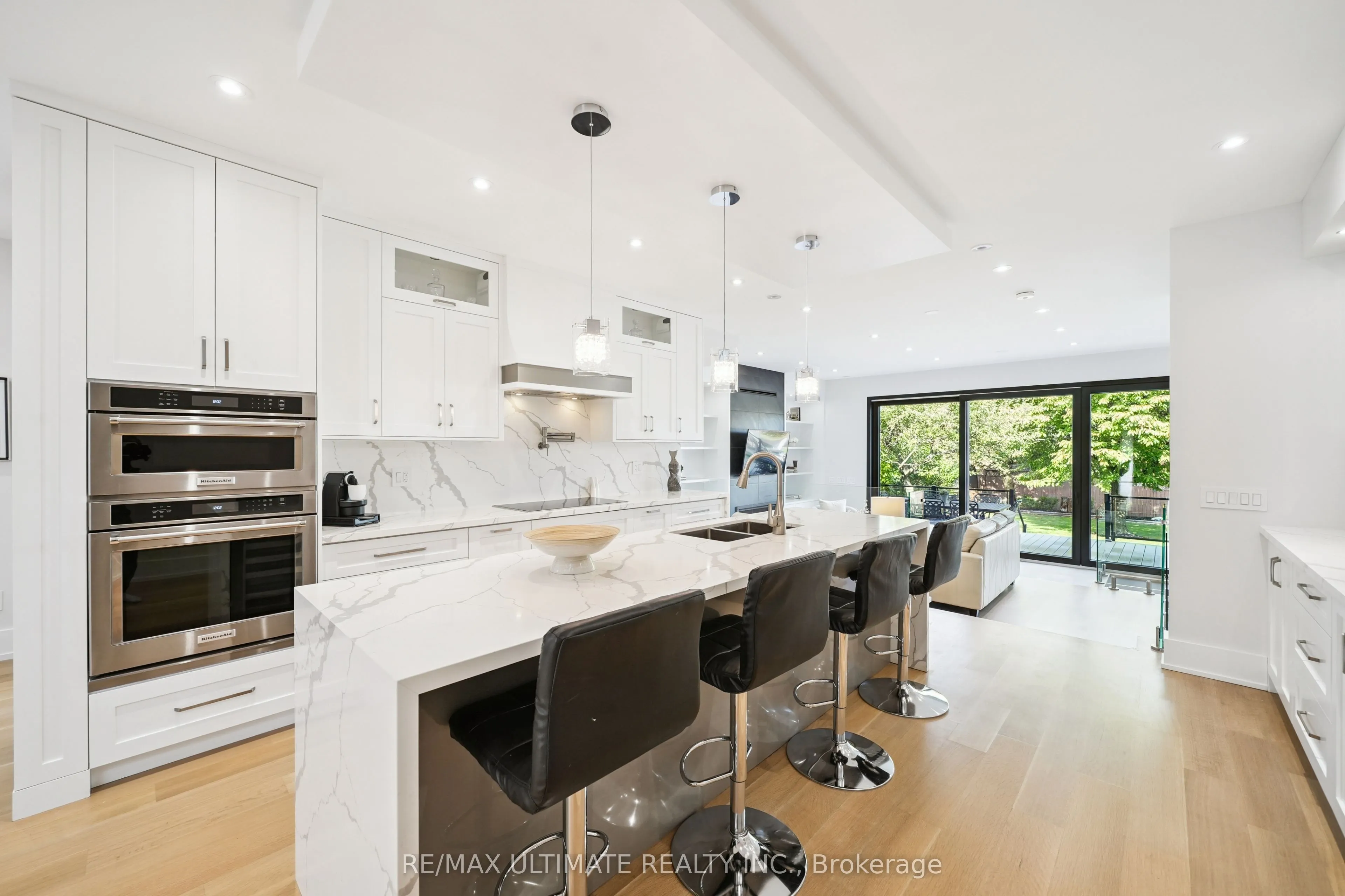 212 Queenslea Avenue