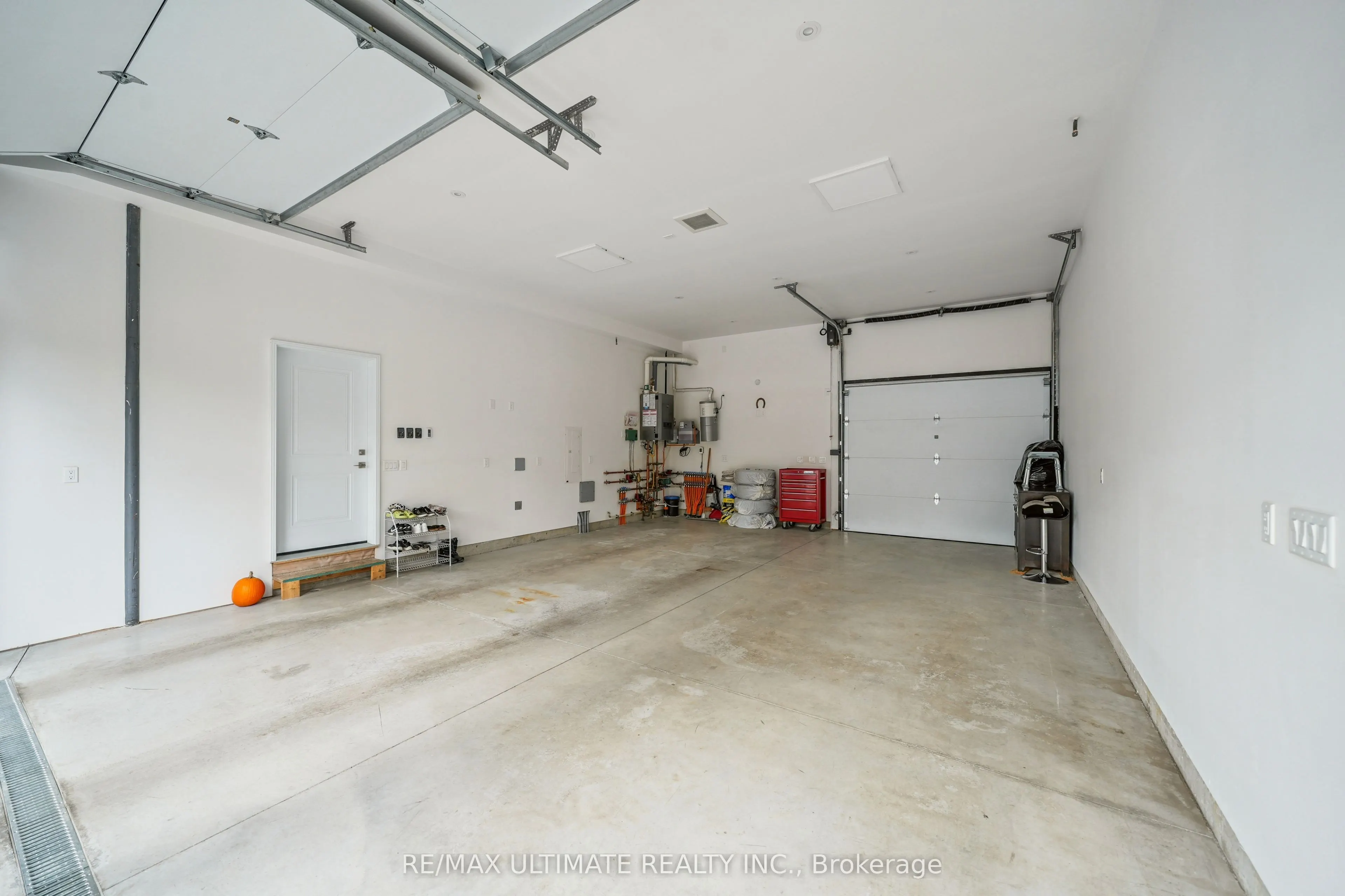 212 Queenslea Avenue