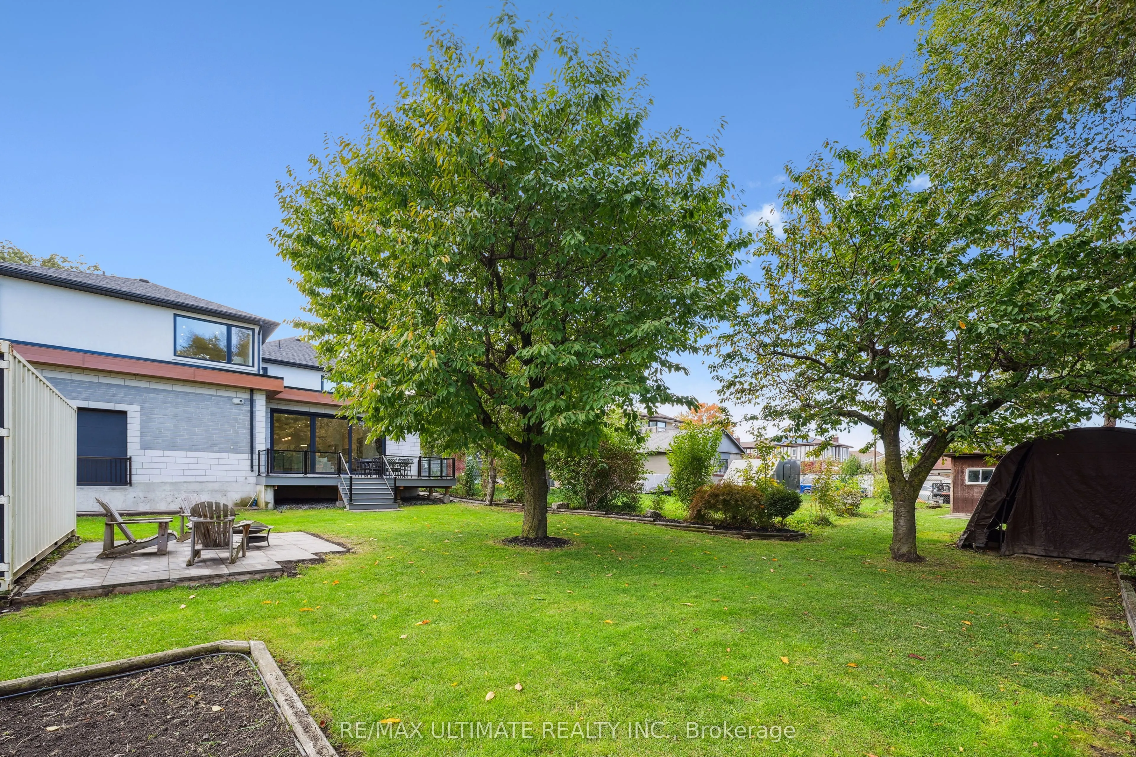 212 Queenslea Avenue