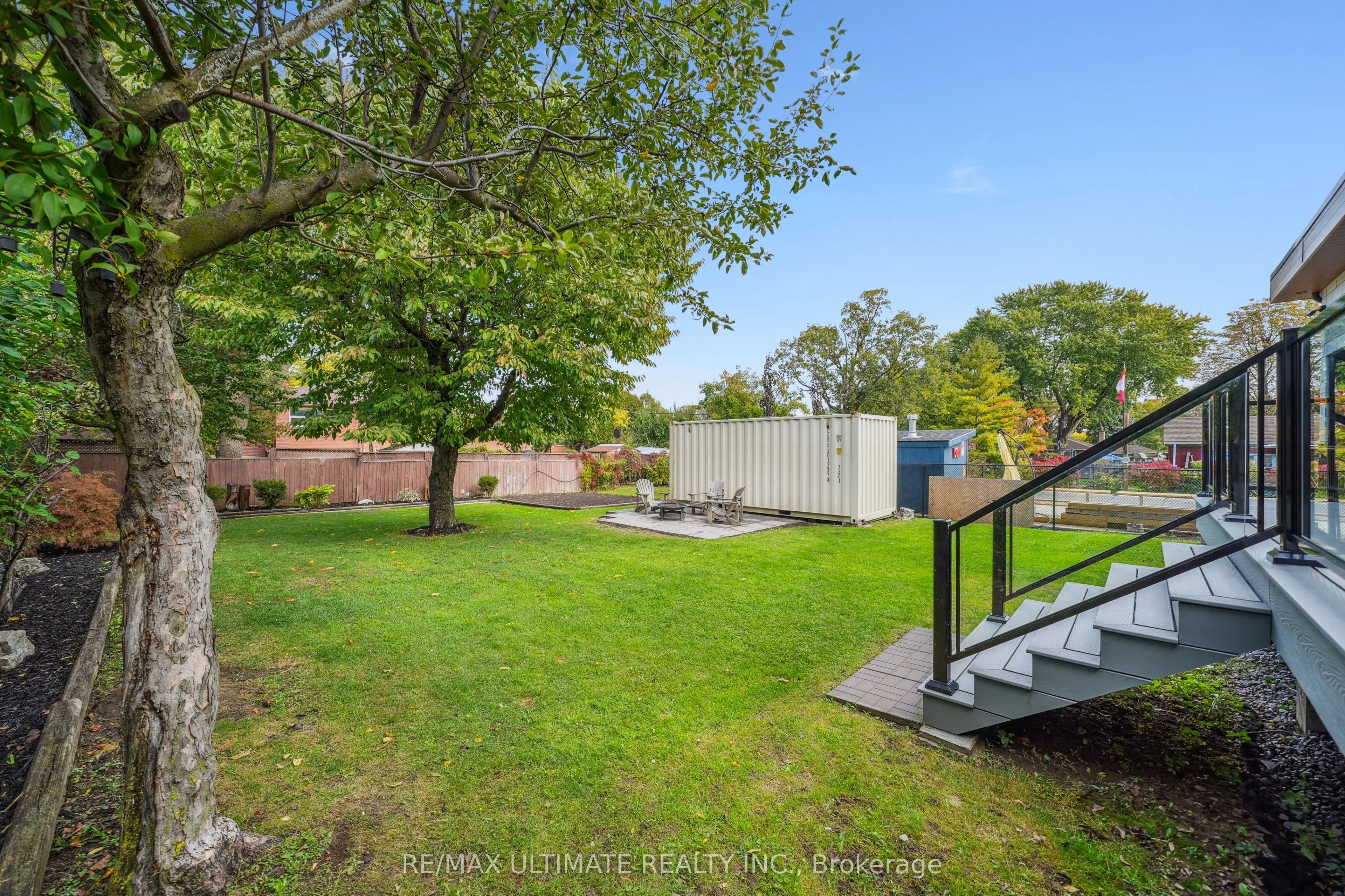 212 Queenslea Avenue