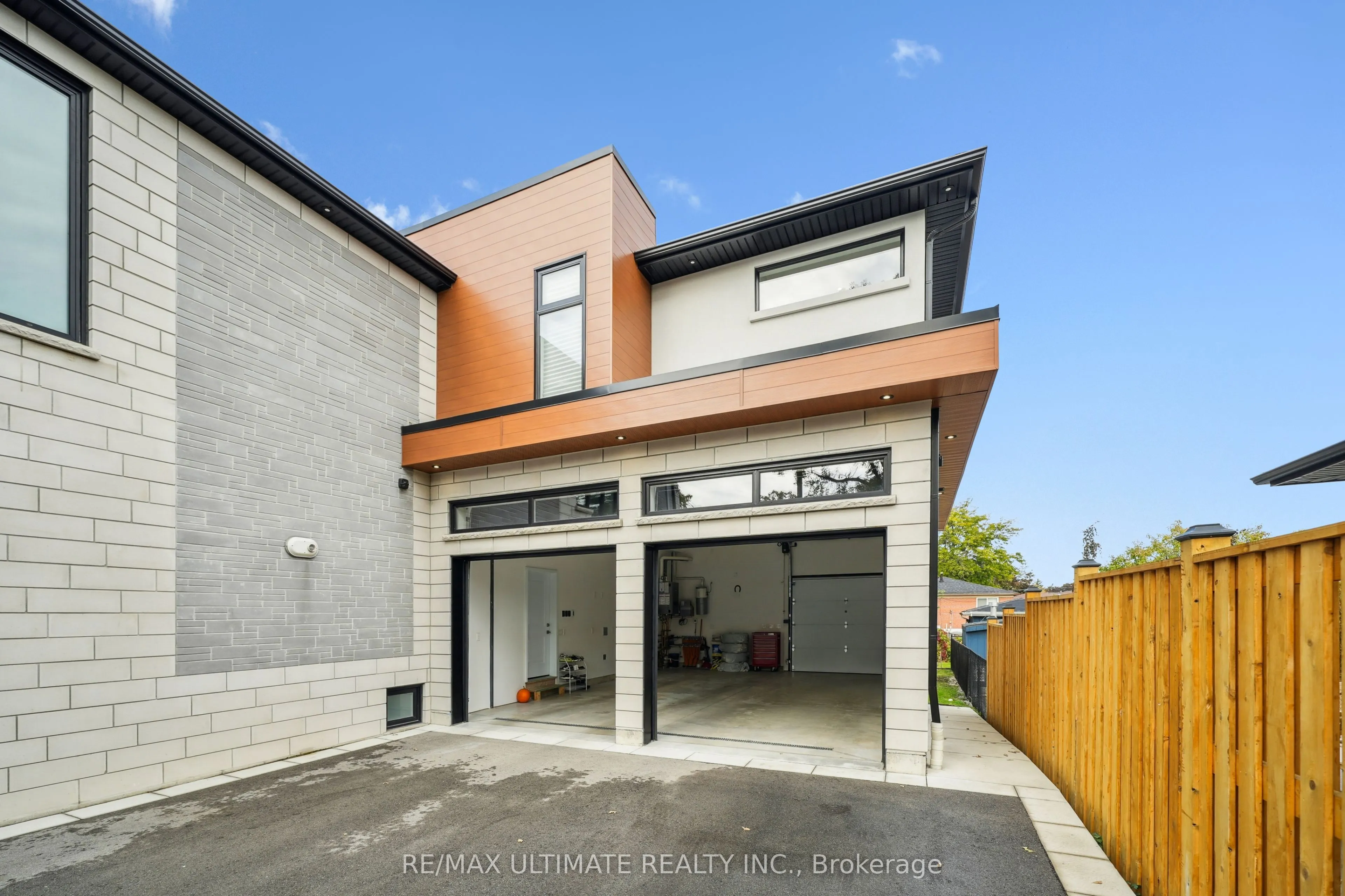 212 Queenslea Avenue