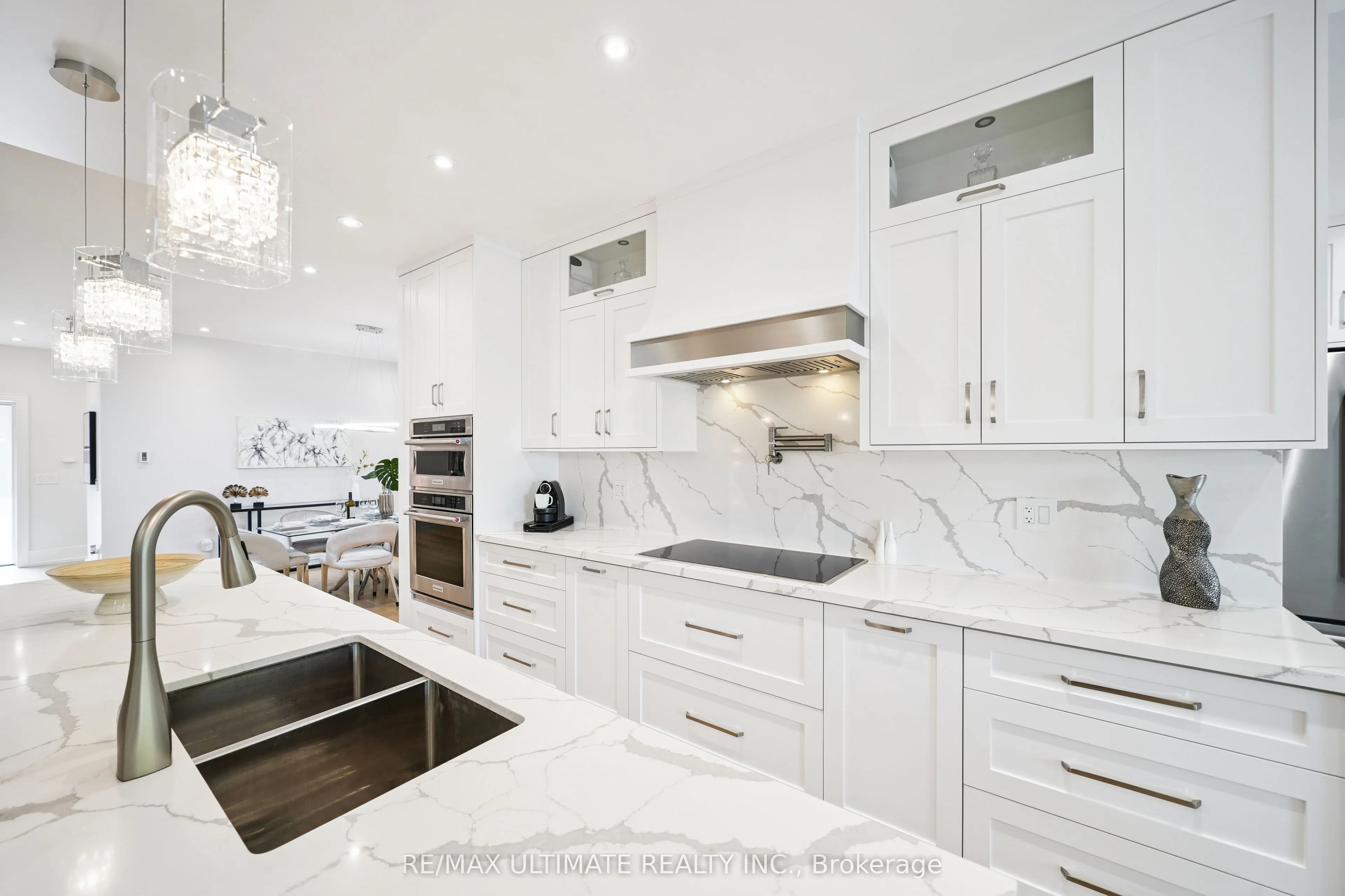 212 Queenslea Avenue