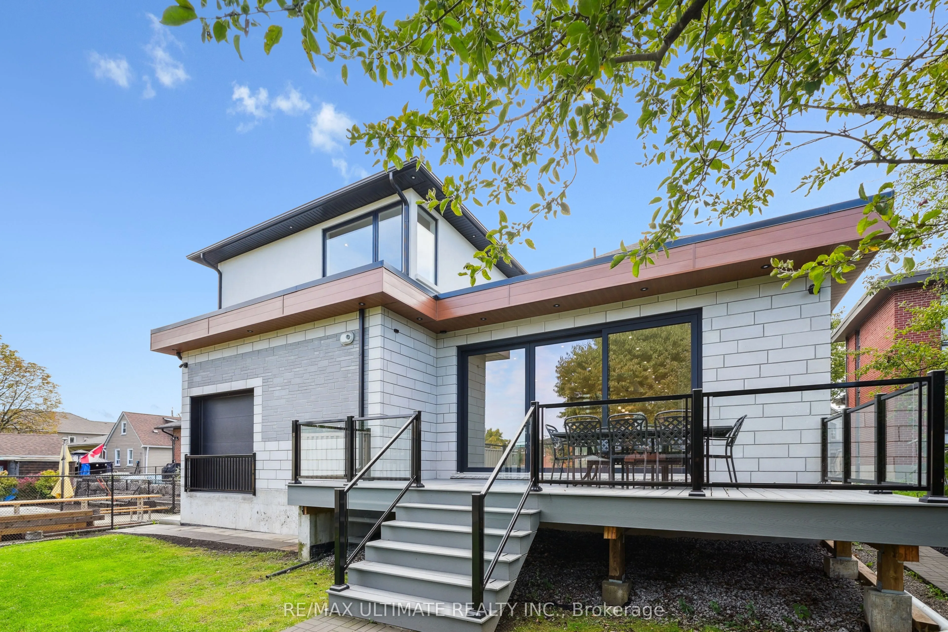 212 Queenslea Avenue