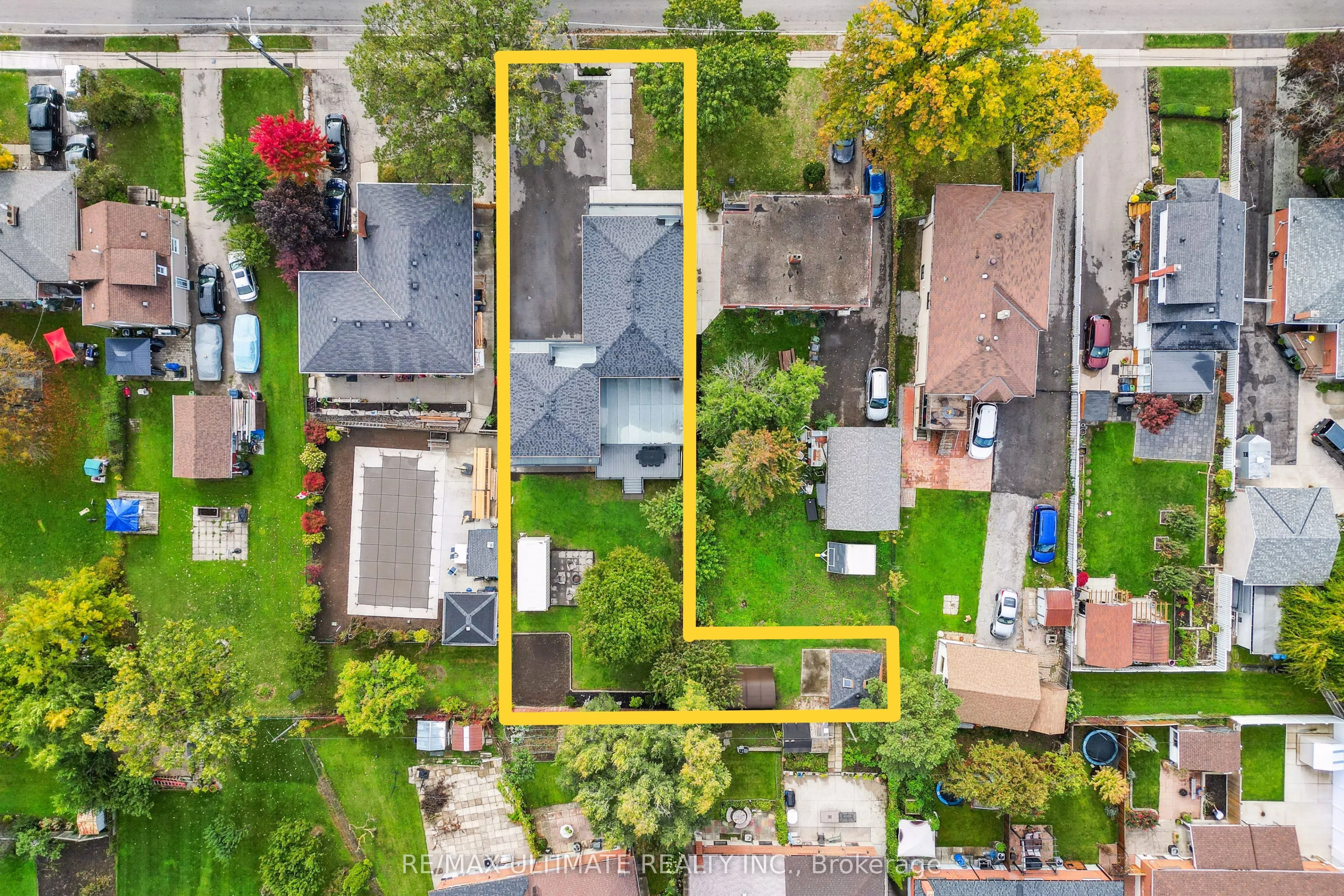 212 Queenslea Avenue