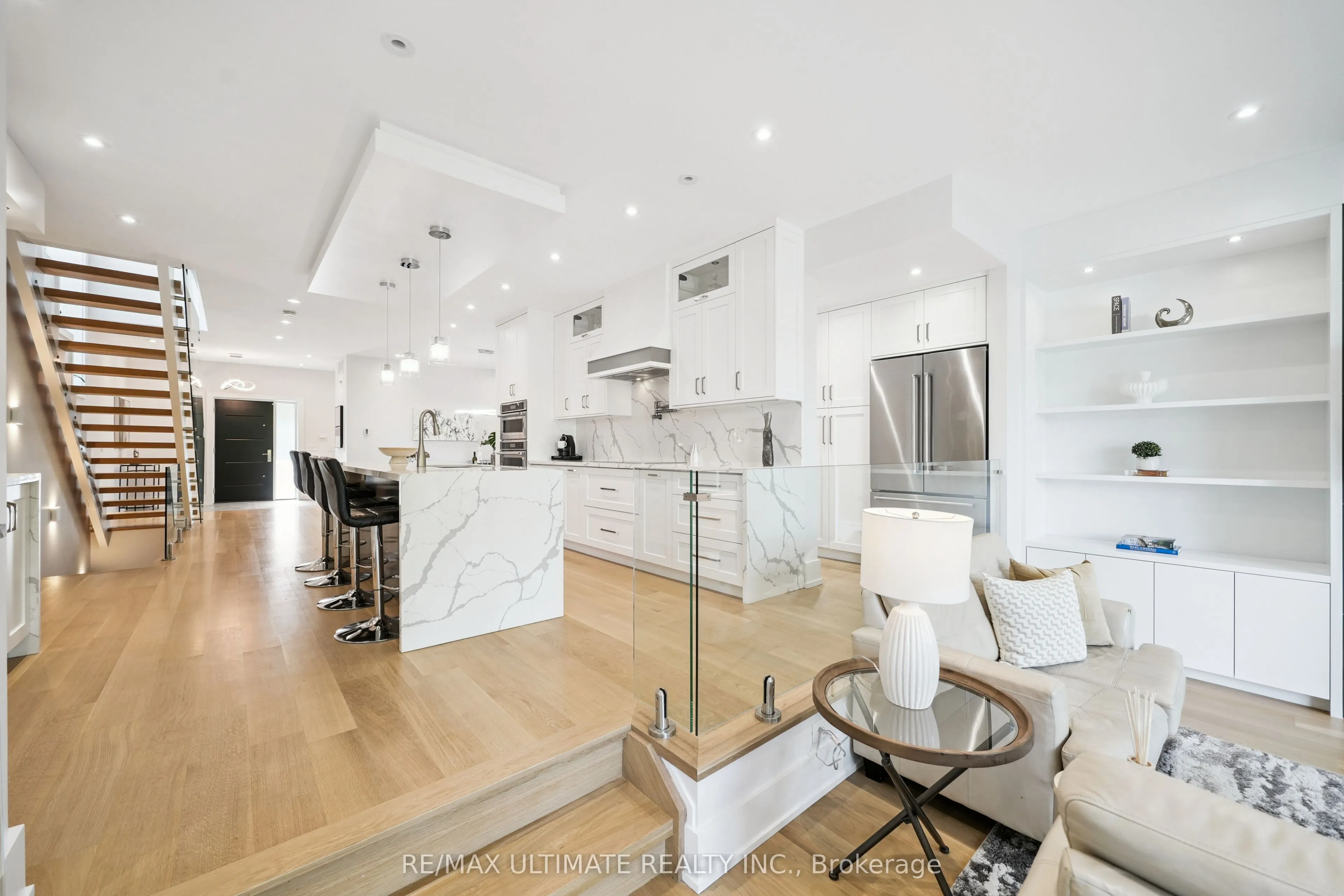 212 Queenslea Avenue