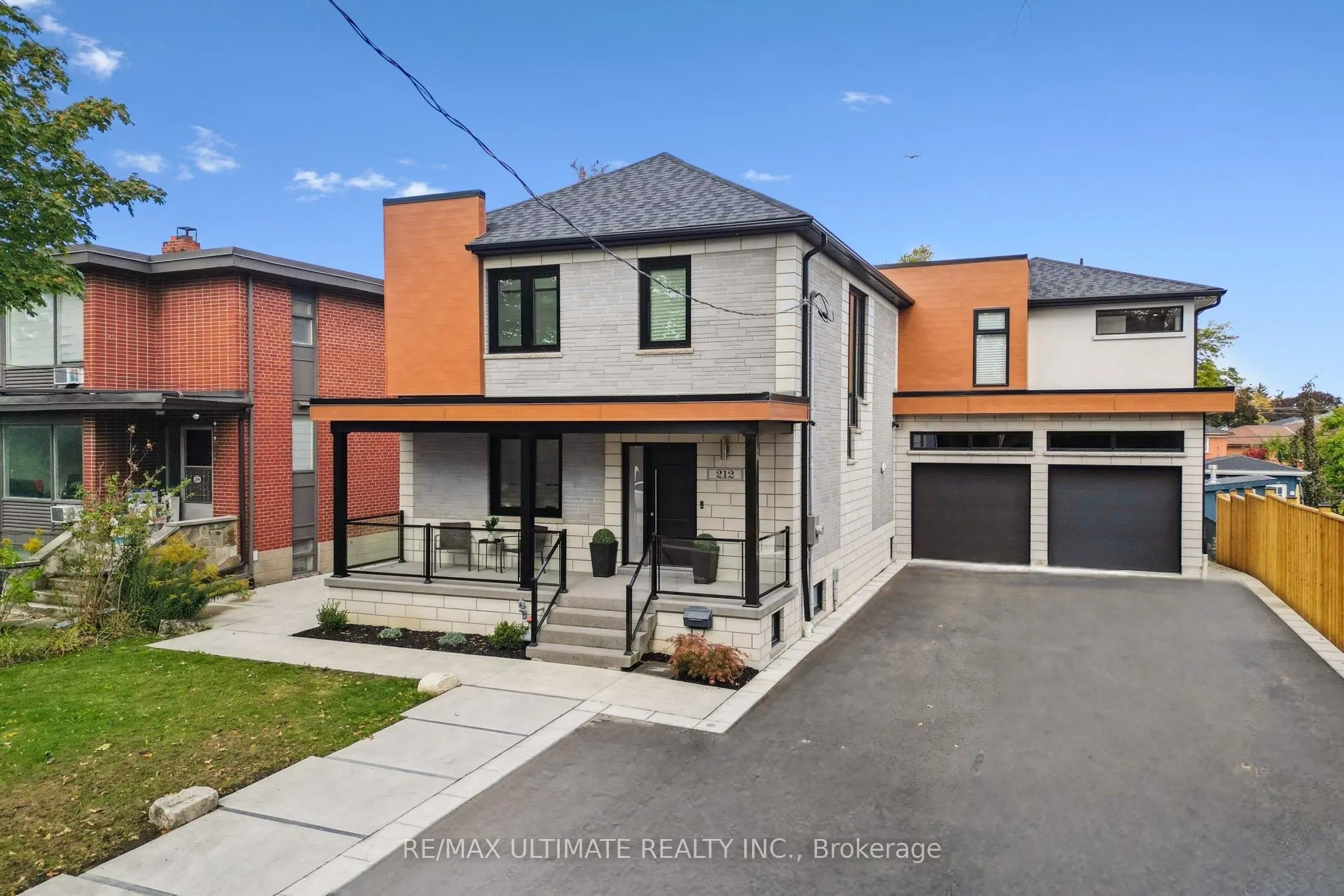 212 Queenslea Avenue
